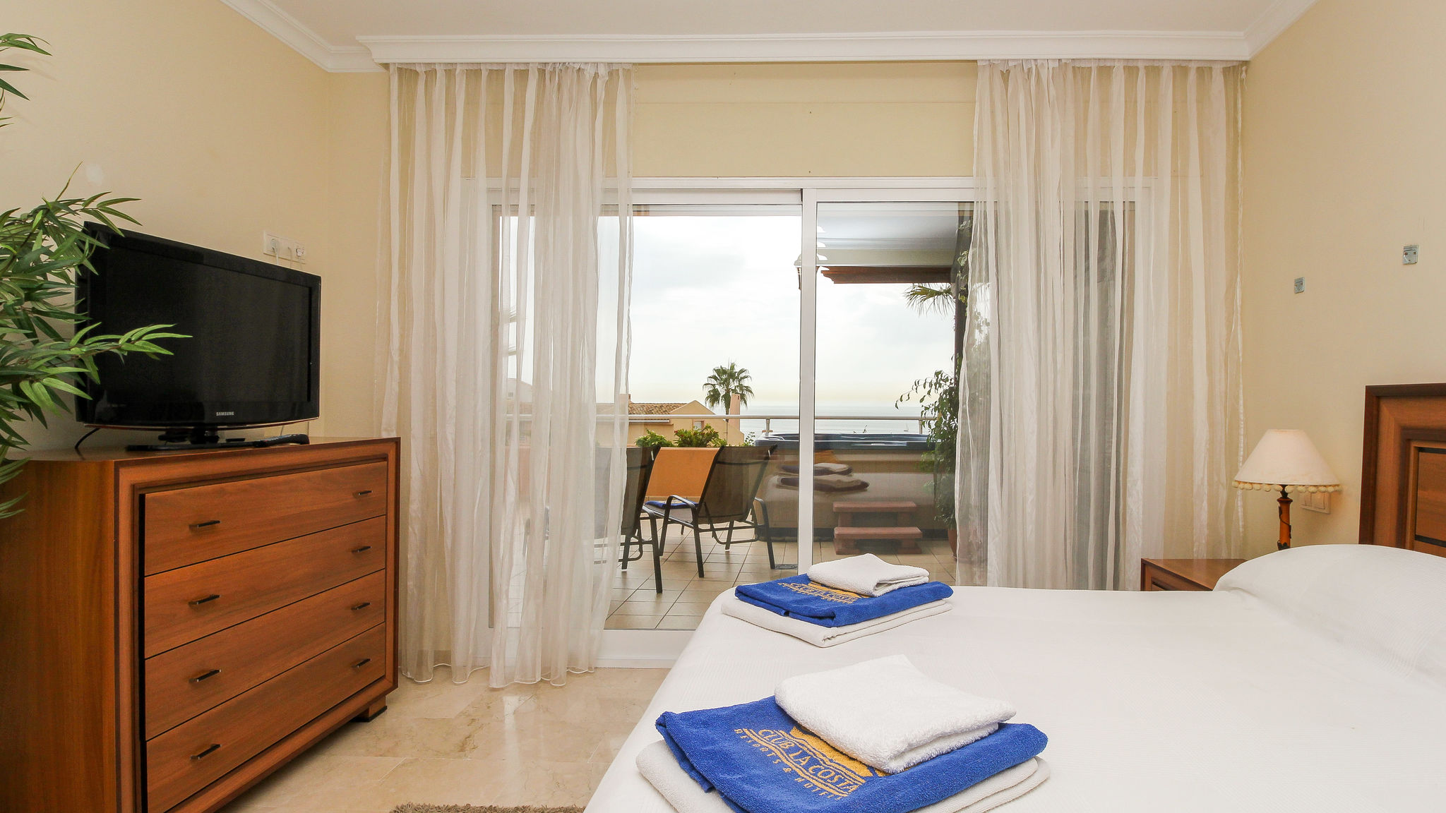 Malibu B5 · Luxury 2BR Condo 3 by Rafleys, ref 246