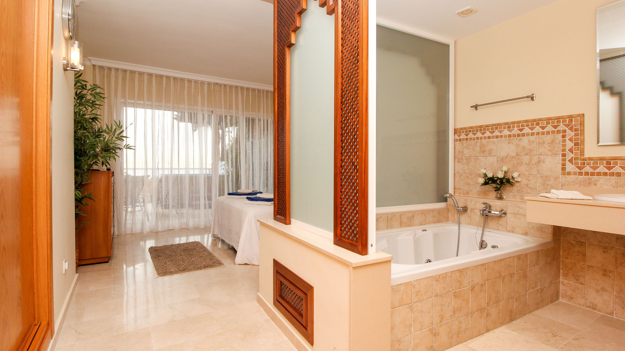 Malibu B5 · Luxury 2BR Condo 3 by Rafleys, ref 246