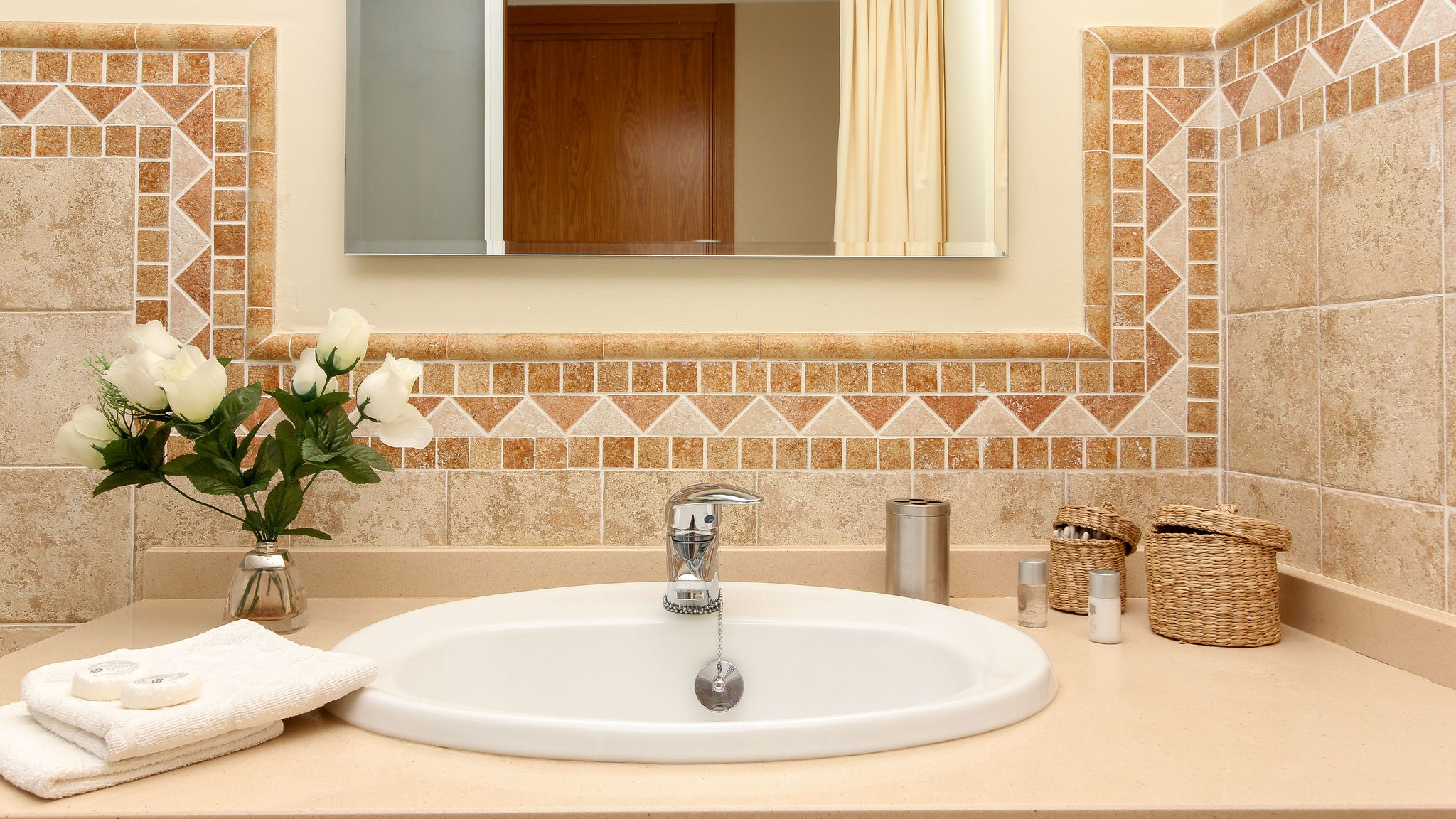 Malibu B5 · Luxury 2BR Condo 3 by Rafleys, ref 246