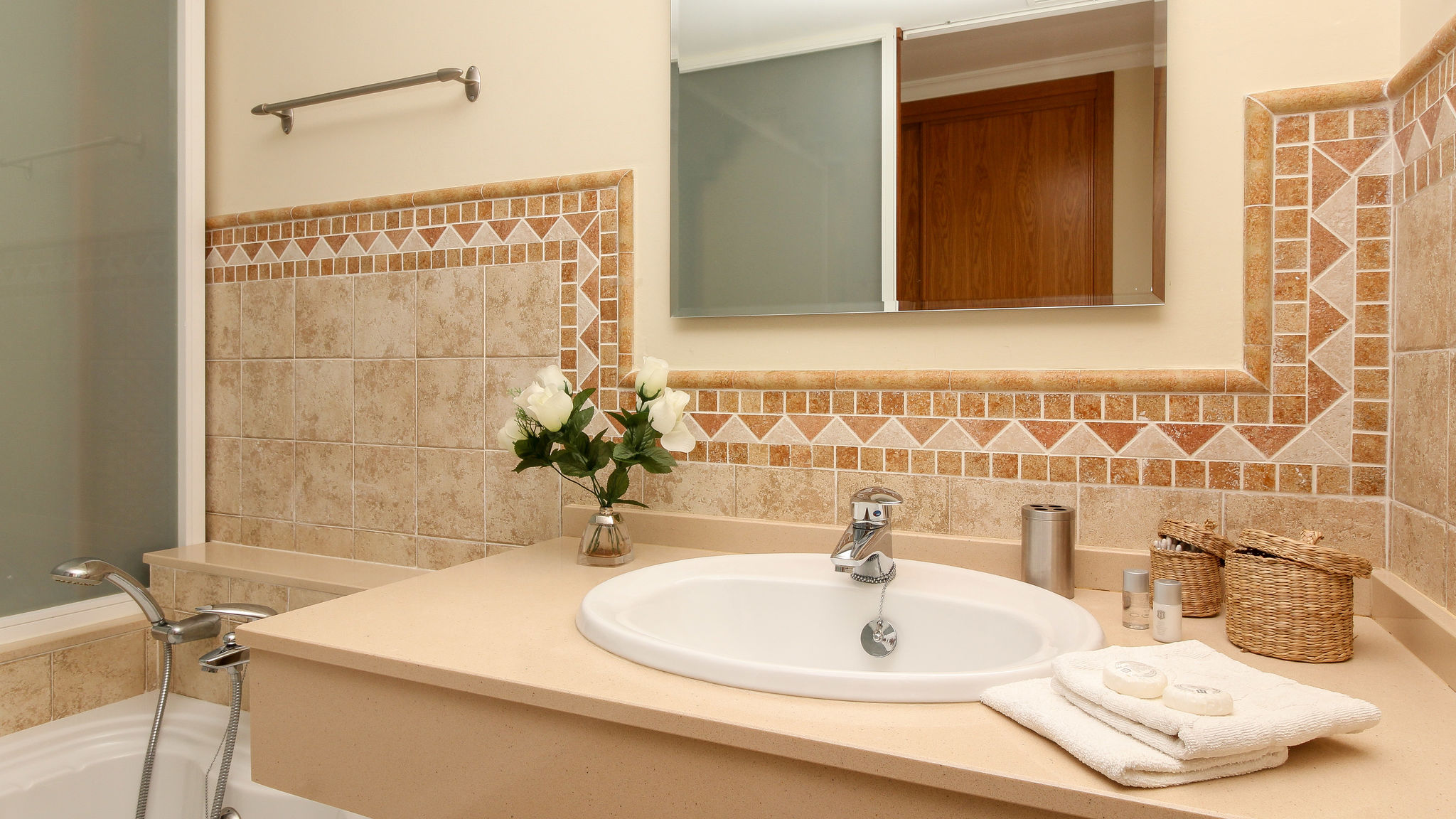 Malibu B5 · Luxury 2BR Condo 3 by Rafleys, ref 246