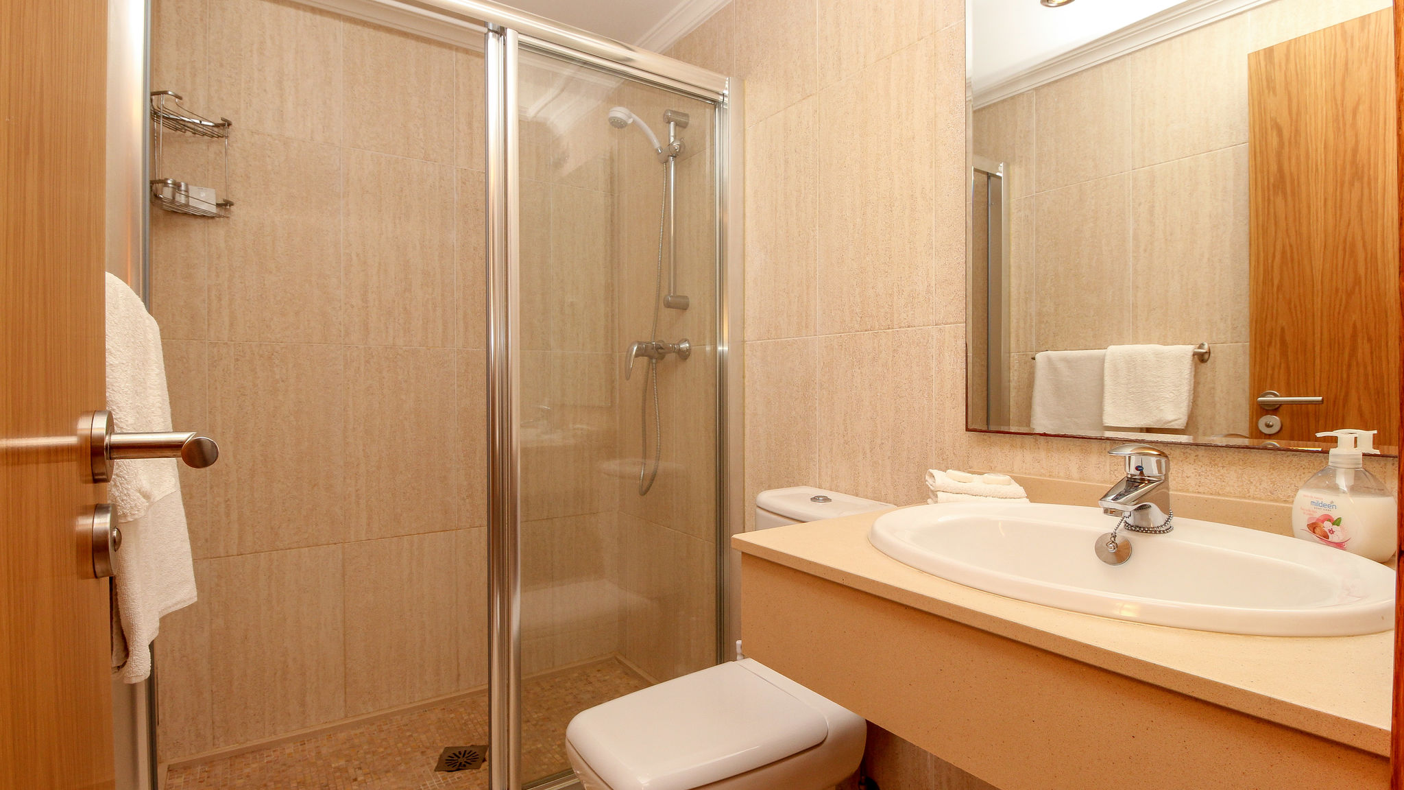 Malibu B5 · Luxury 2BR Condo 3 by Rafleys, ref 246