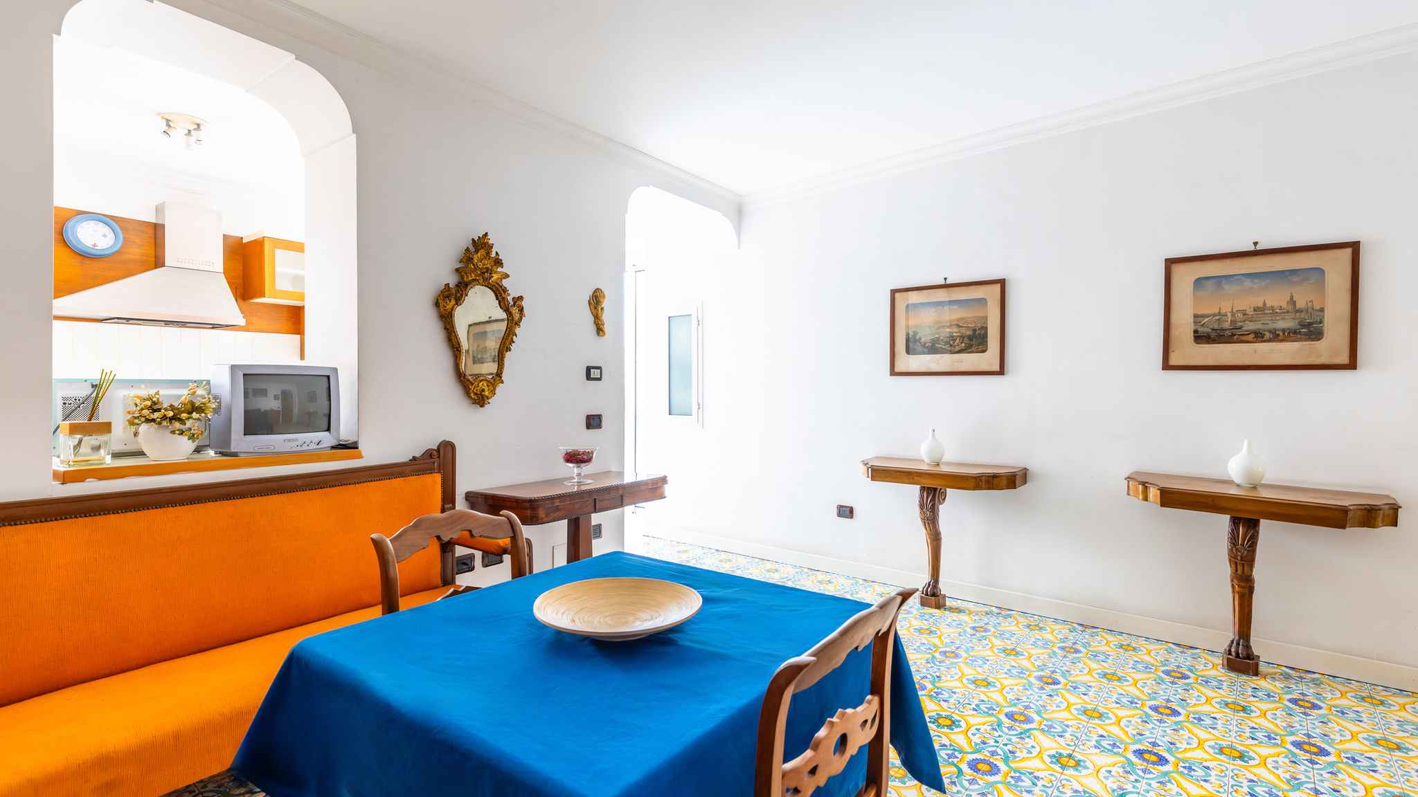 Italianway Napoli Santa Chiara Charming House with Terrace at Historical Center