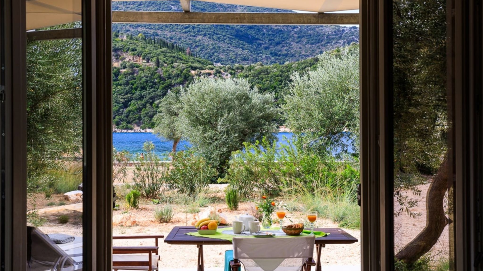 Loutsa Waterside