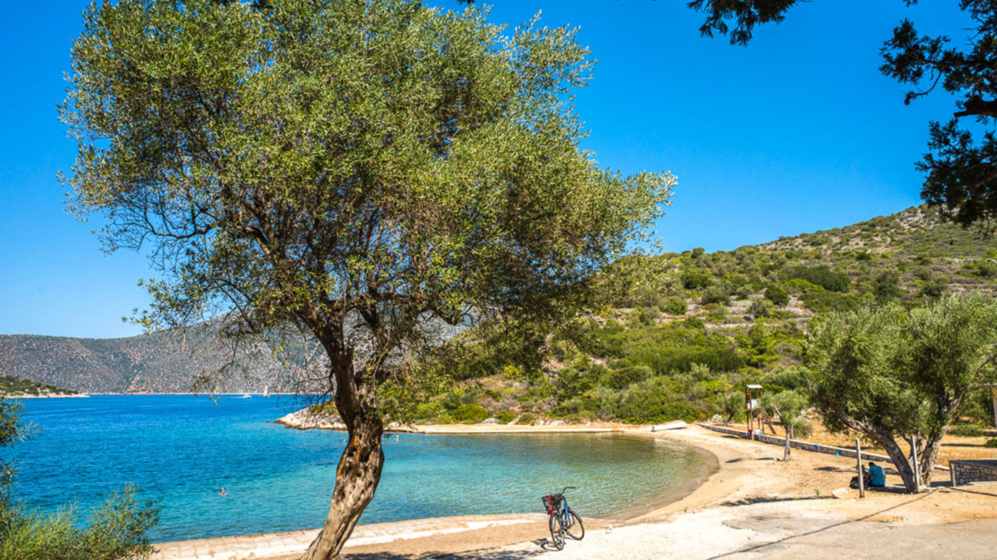 Loutsa Waterside