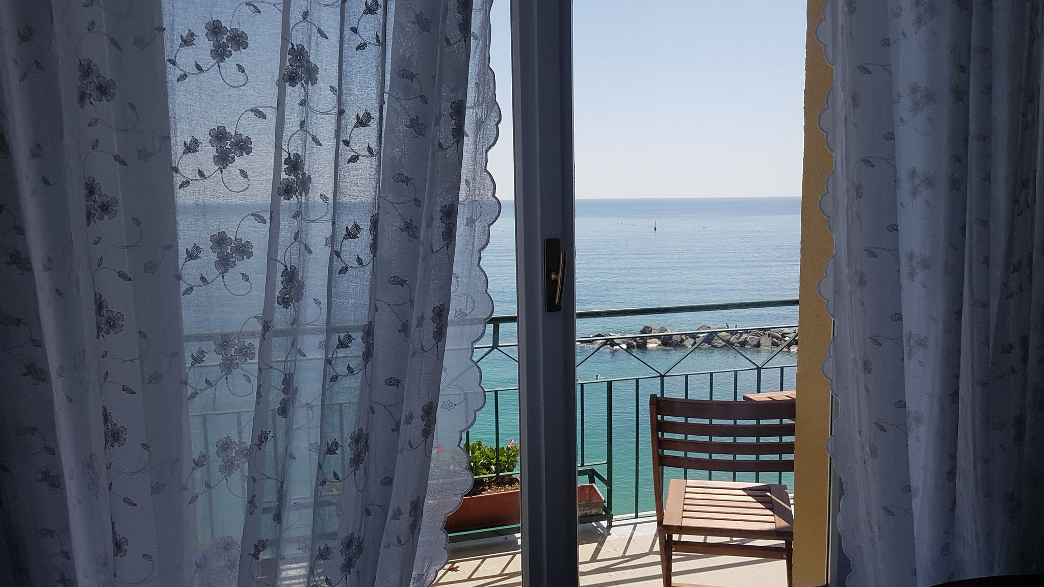 Italianway Monterosso al Mare  Bea's Apartment - the window to the sea with A/C