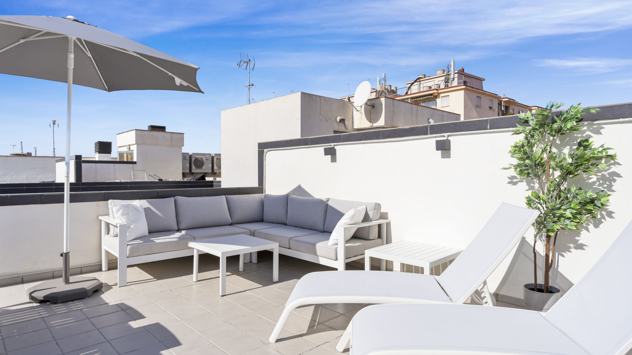 Costarentals Malaga Malaga Unique Penthouse in Historic Center - MAL04