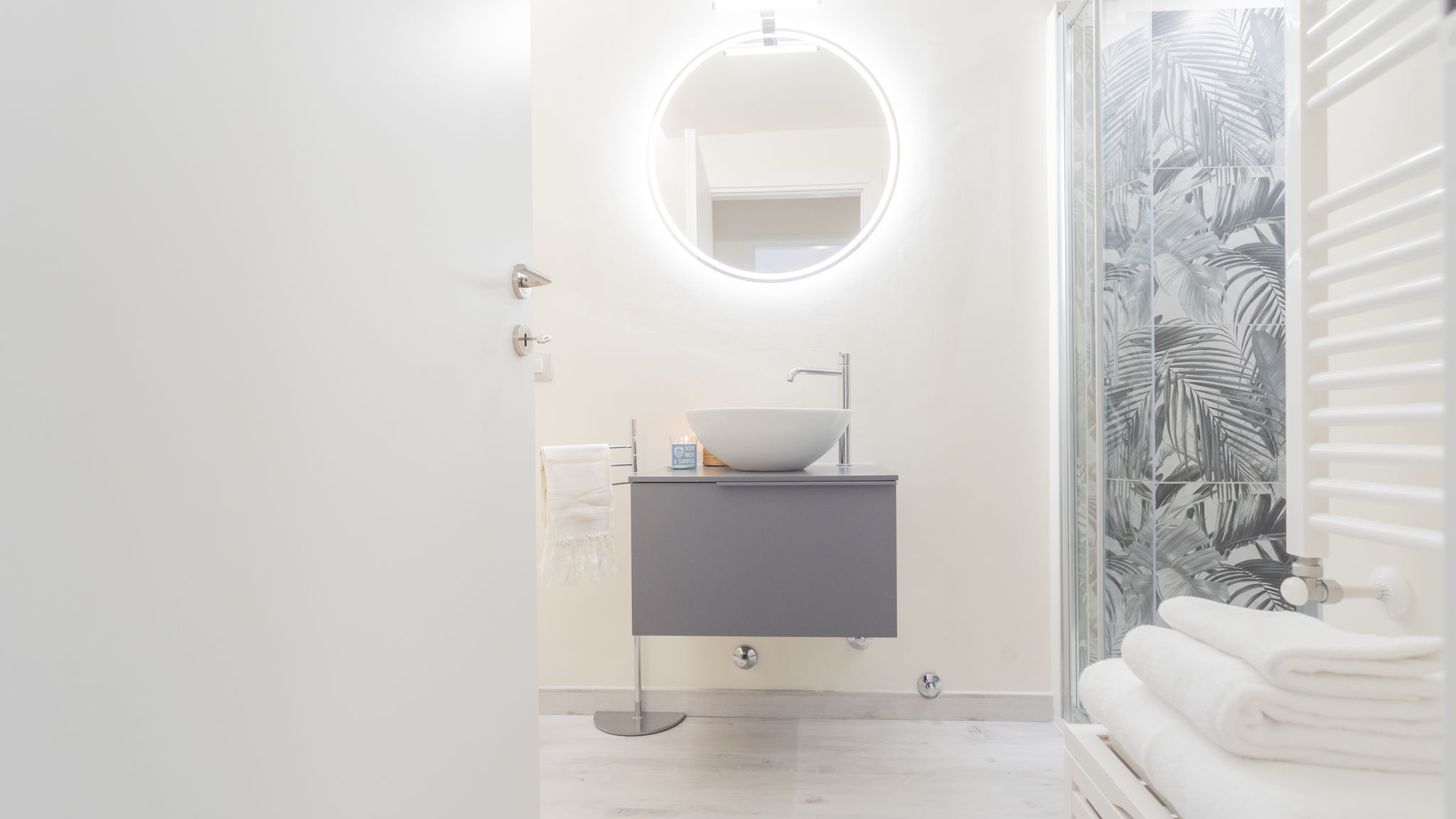 RentAllComo Cernobbio Cernobbio Grey Suite