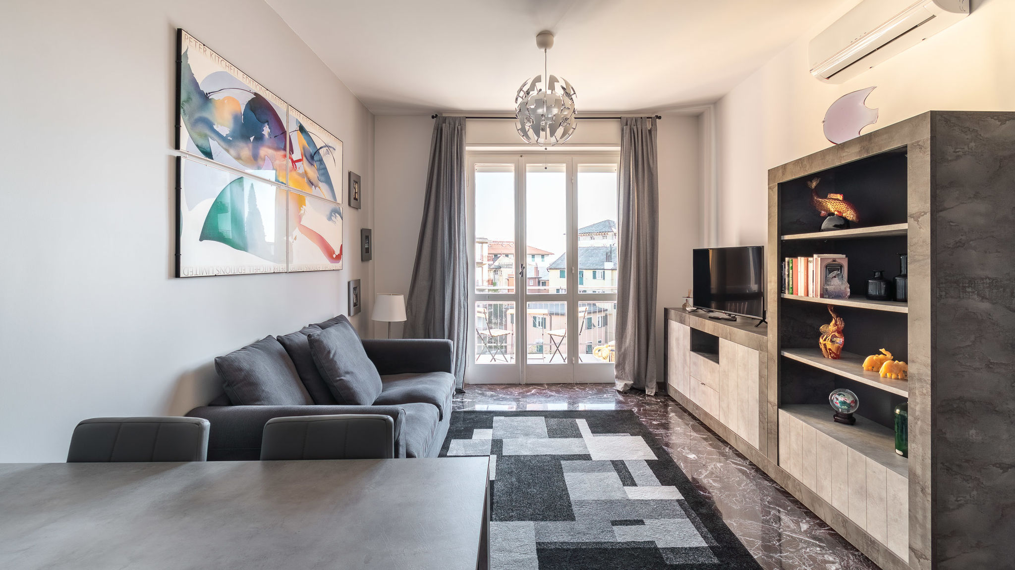 Spacious apartment 4 min to the beach