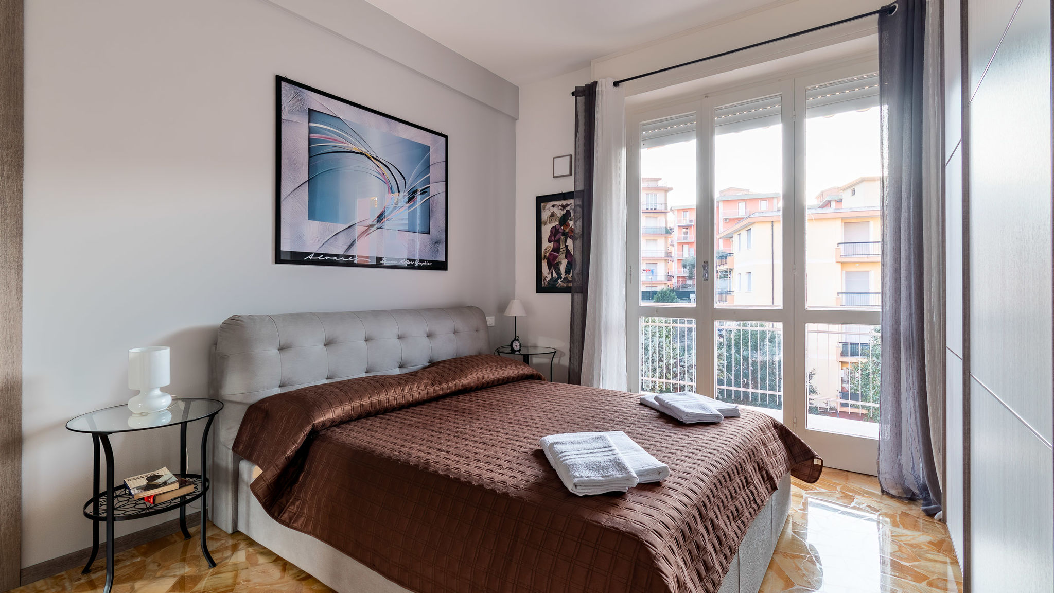 Spacious apartment 4 min to the beach