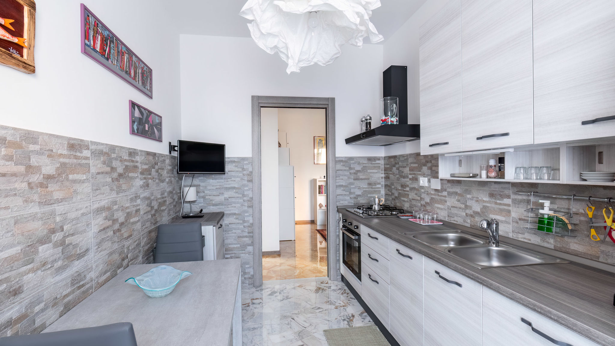 Spacious apartment 4 min to the beach