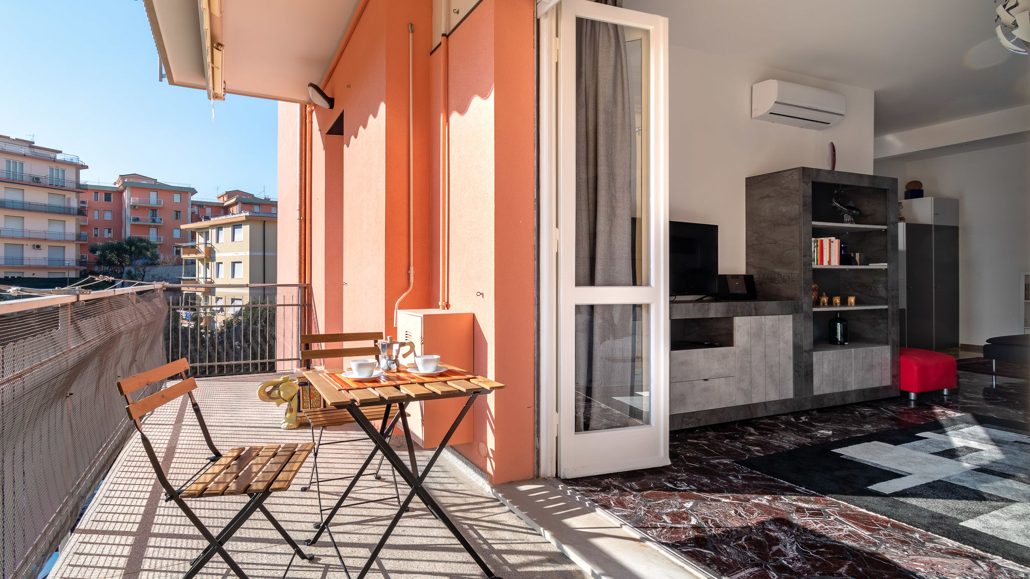 Spacious apartment 4 min to the beach