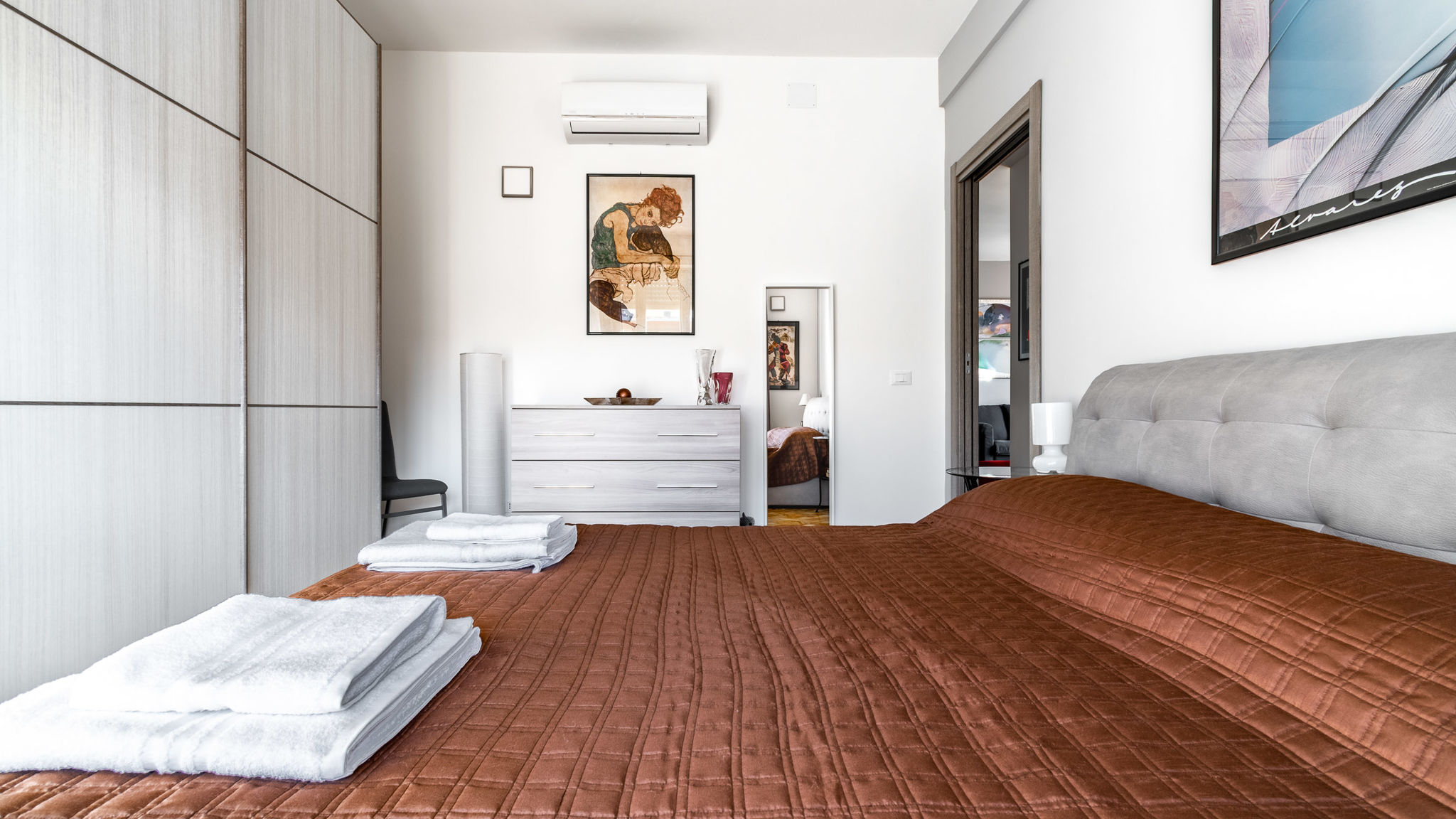 Spacious apartment 4 min to the beach