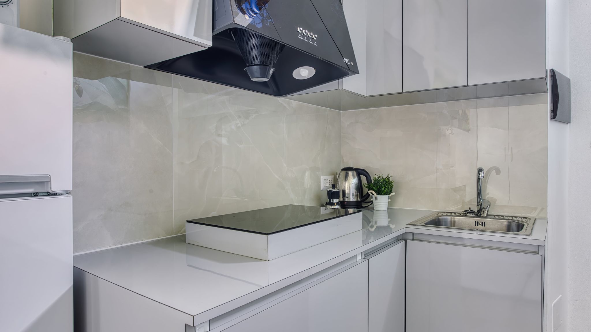 Italianway Milano Rosmini13; Lil Gem in Sempione District