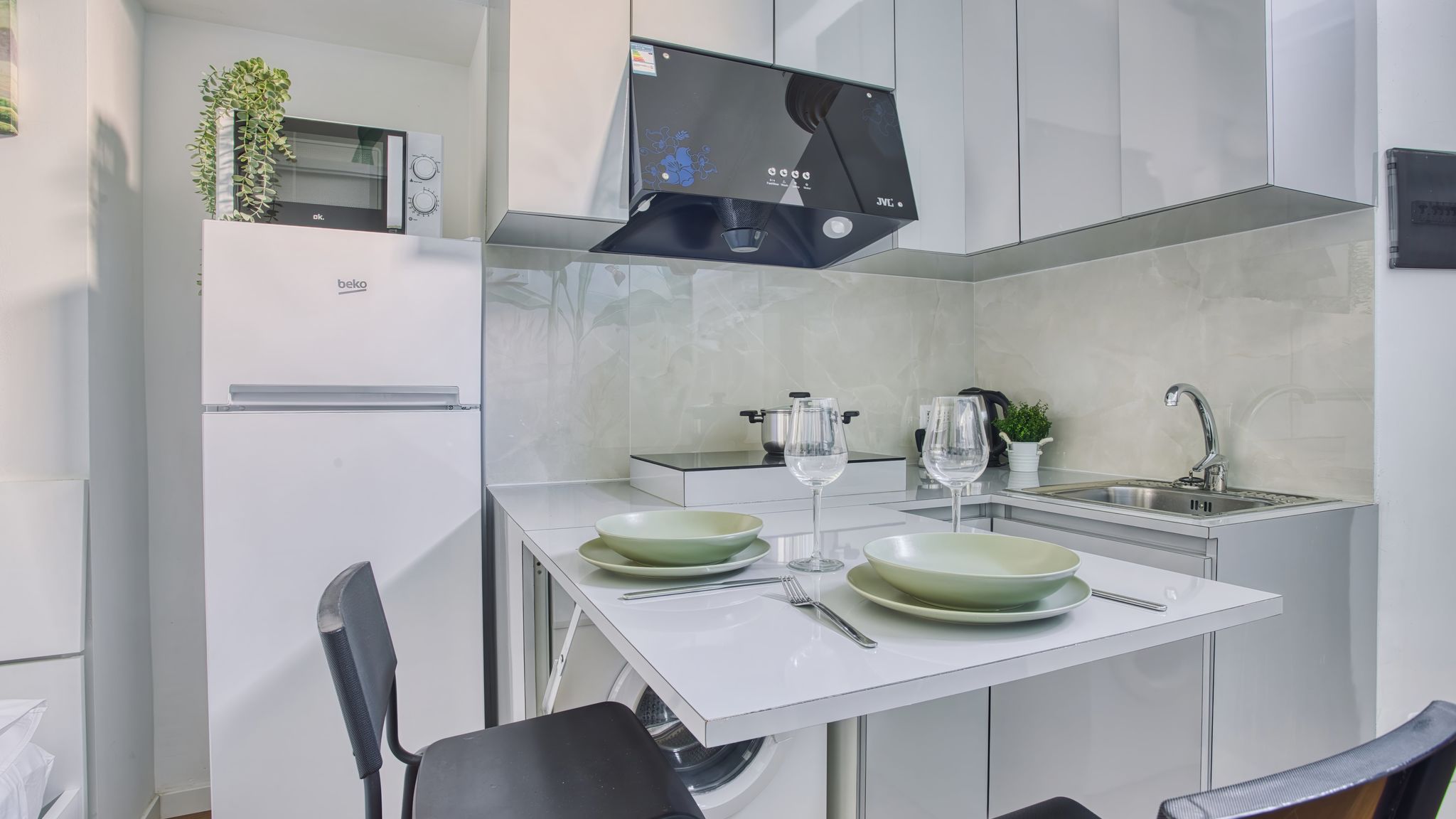 Italianway Milano Rosmini13; Lil Gem in Sempione District