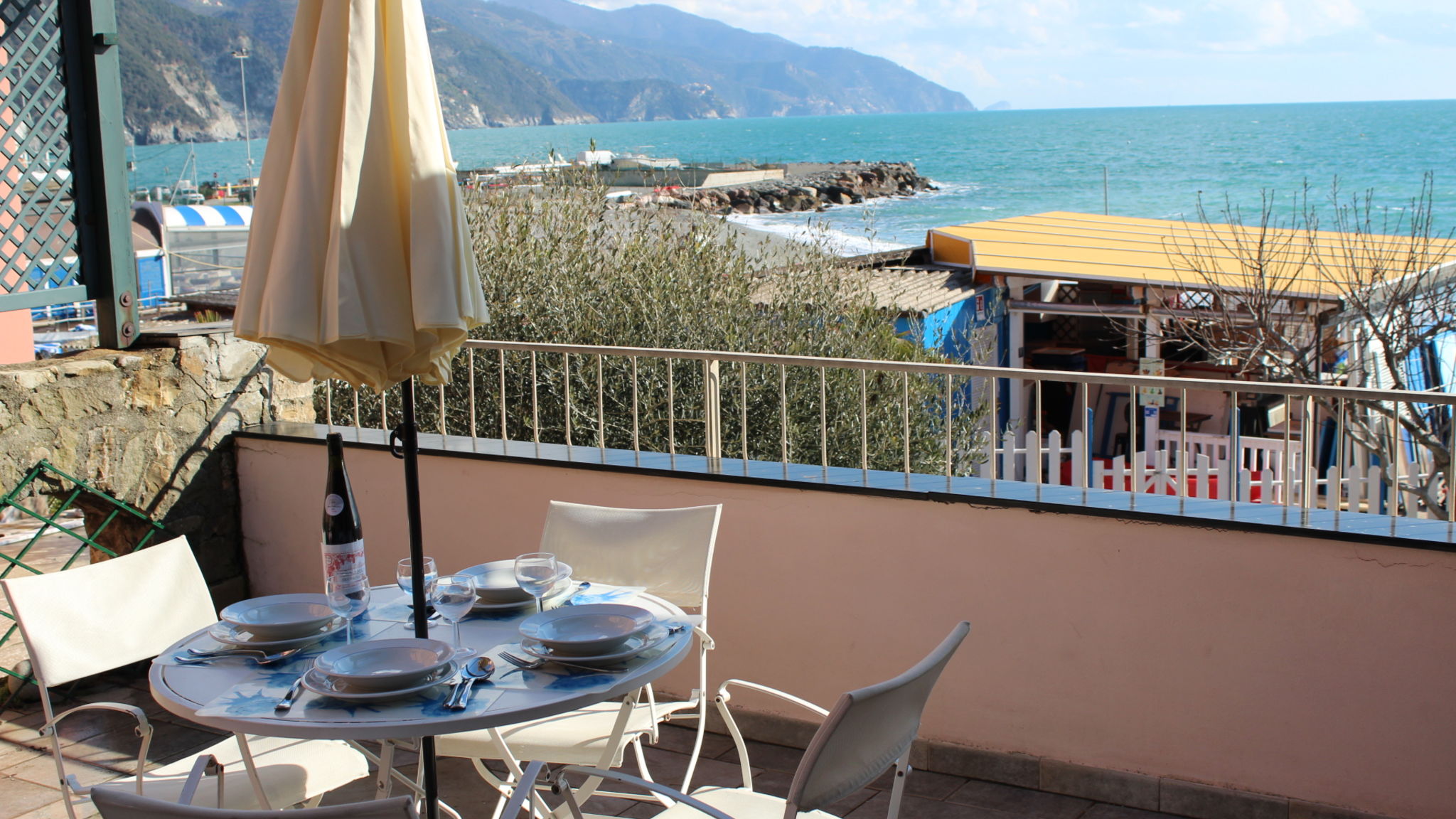 Italianway Monterosso al Mare Wind Rose House - By the BEACH with AC & Parking