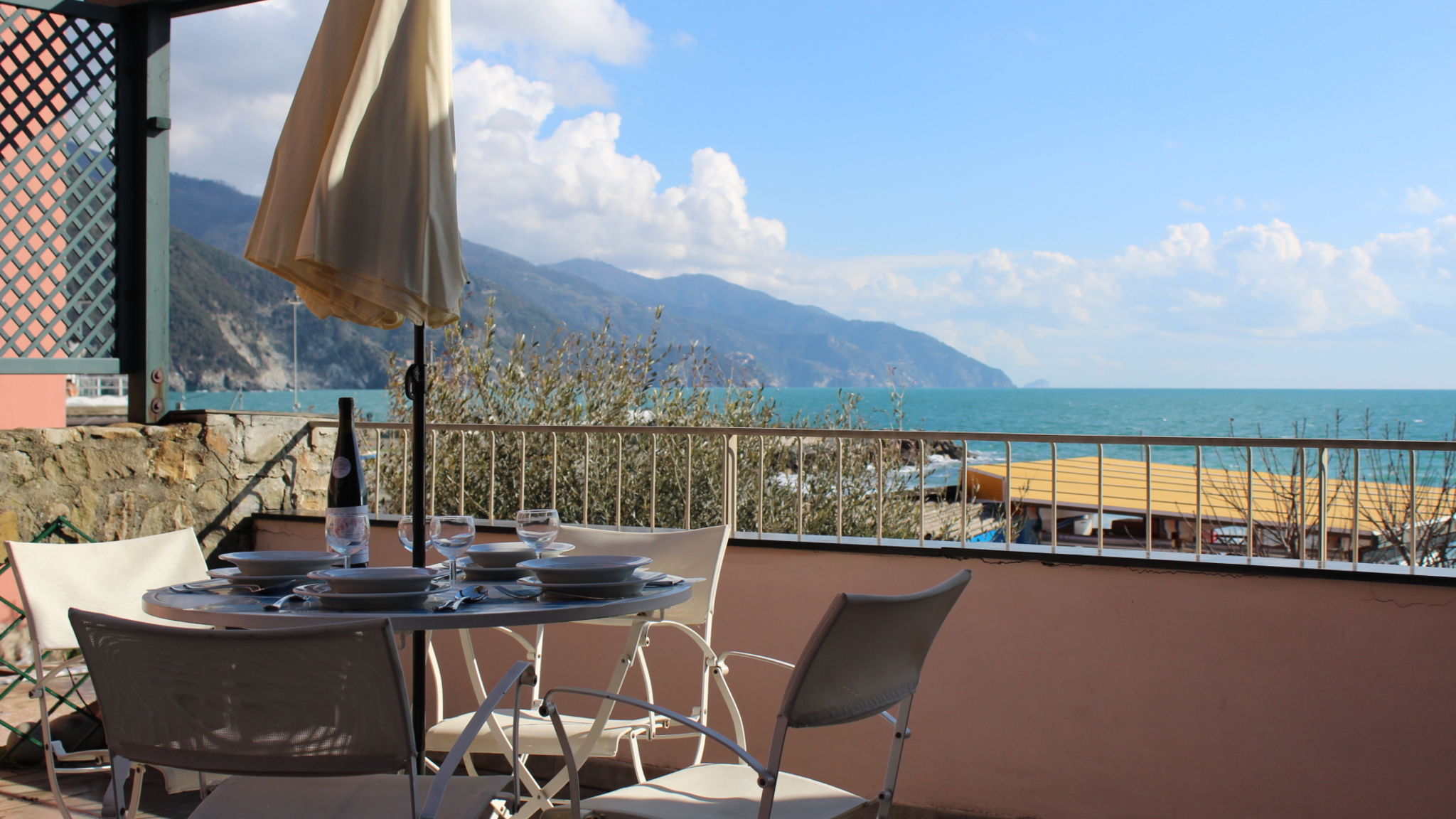 Italianway Monterosso al Mare Wind Rose House - By the BEACH with AC & Parking