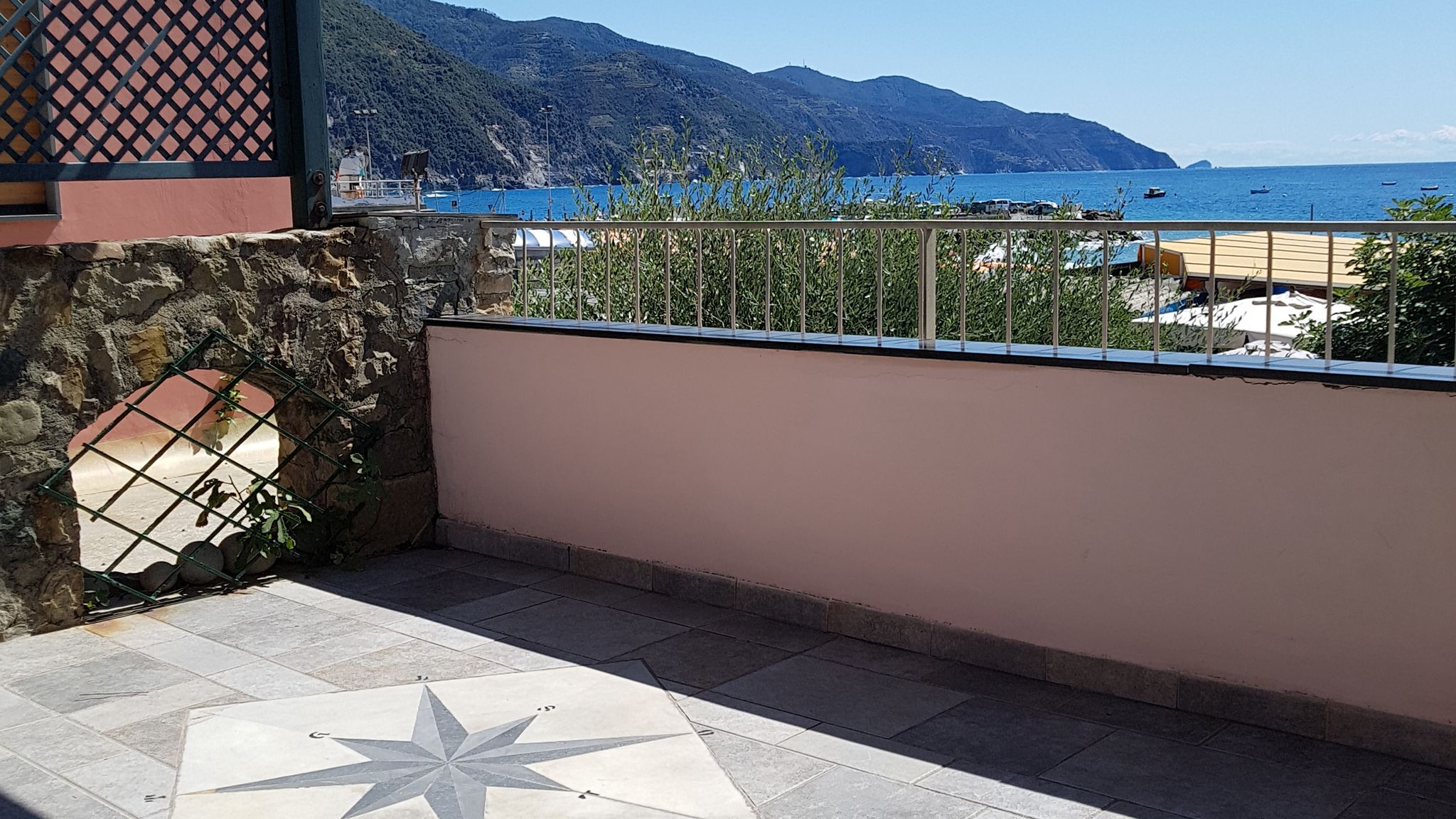 Italianway Monterosso al Mare Wind Rose House - By the BEACH with AC & Parking