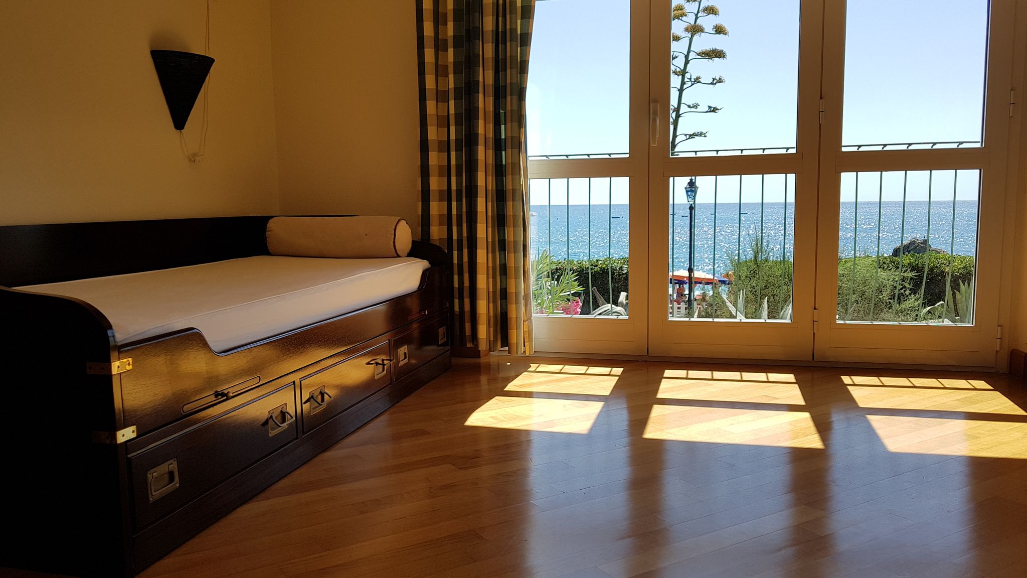 Italianway Monterosso al Mare Wind Rose House - By the BEACH with AC & Parking