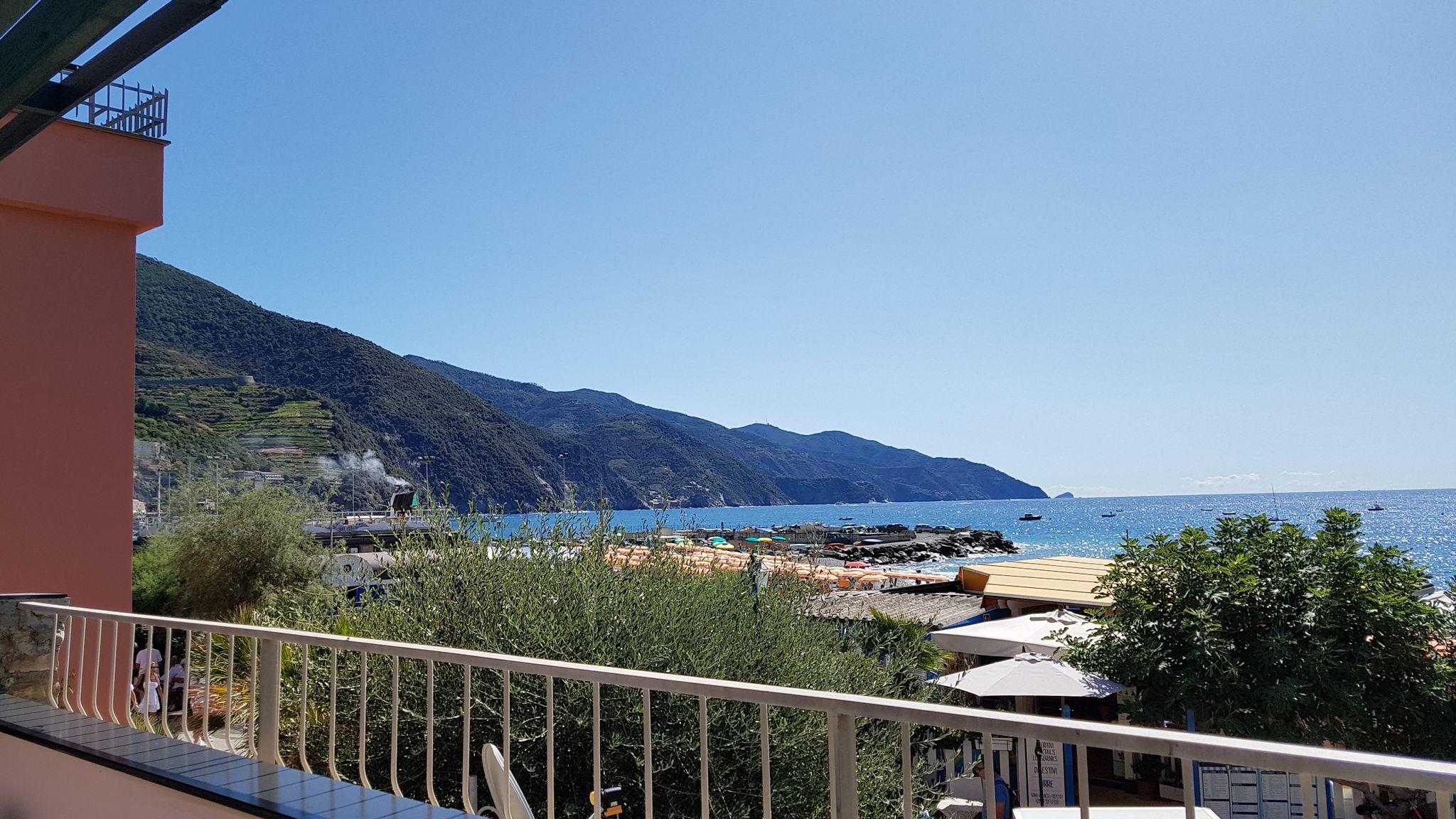 Italianway Monterosso al Mare Wind Rose House - By the BEACH with AC & Parking