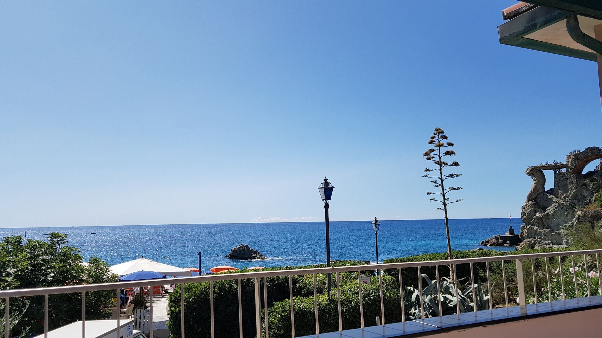 Italianway Monterosso al Mare Wind Rose House - By the BEACH with AC & Parking
