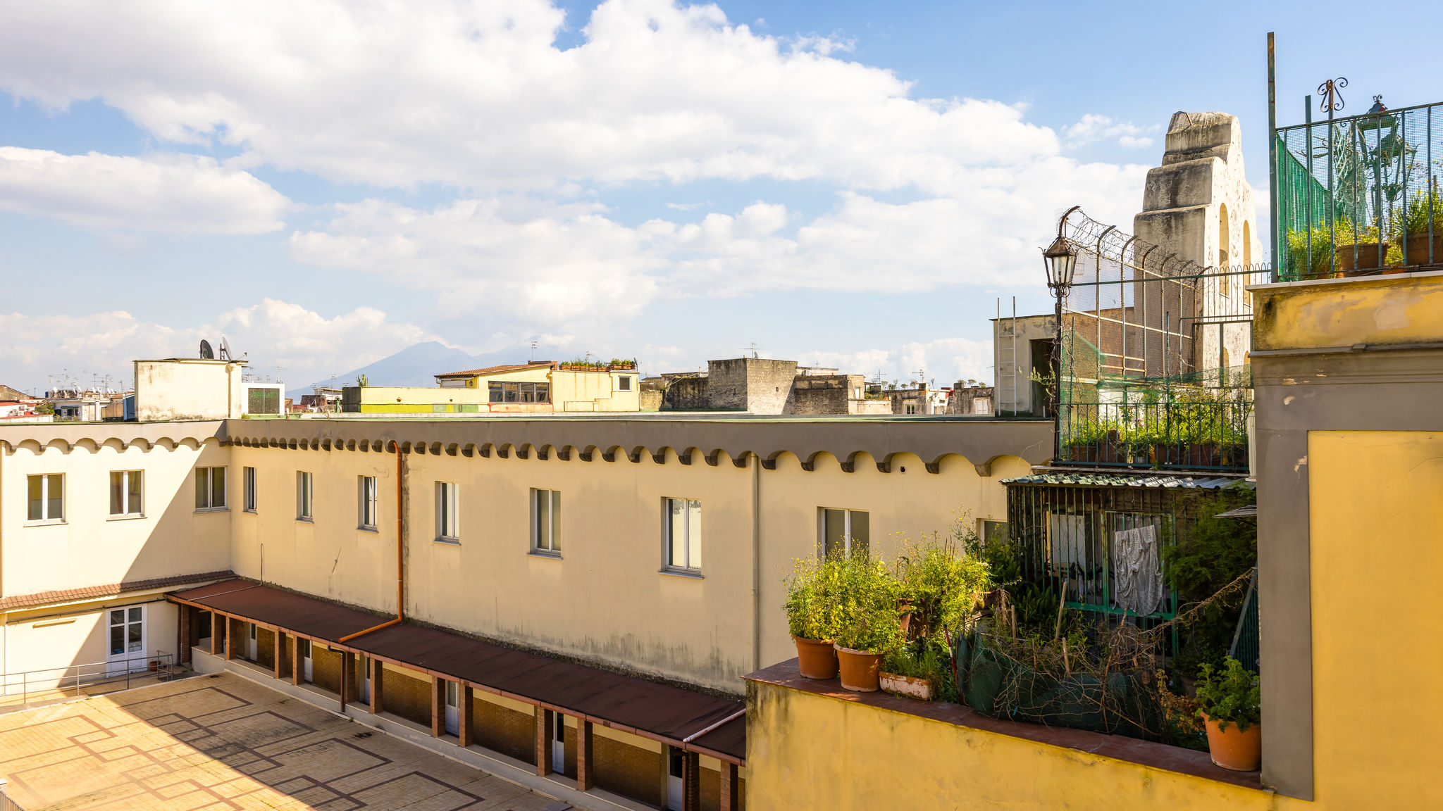 Italianway Napoli Carrozzieri Nest at Historical Center