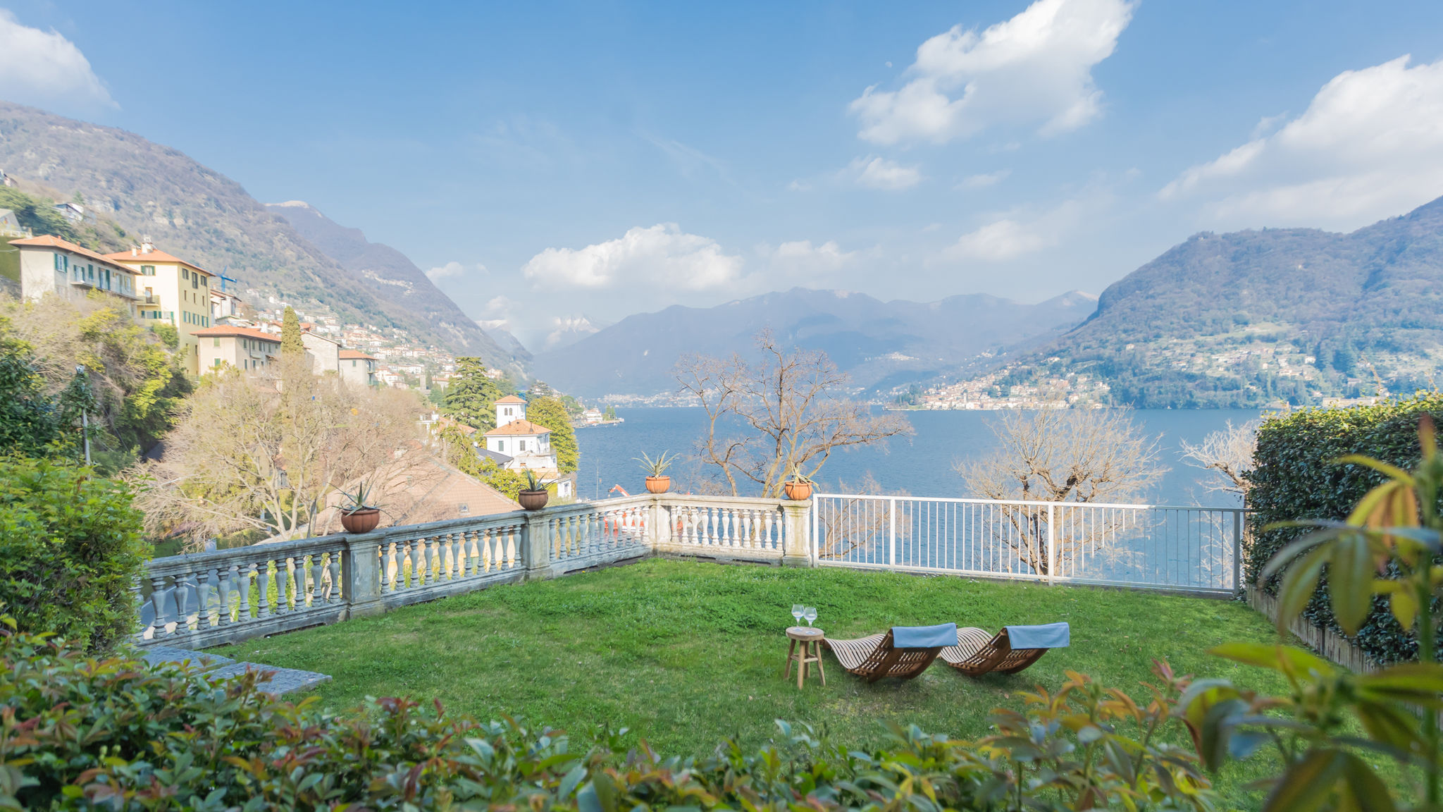 RentAllComo Moltrasio  Besana 9 on the Lake - Private garden & parking