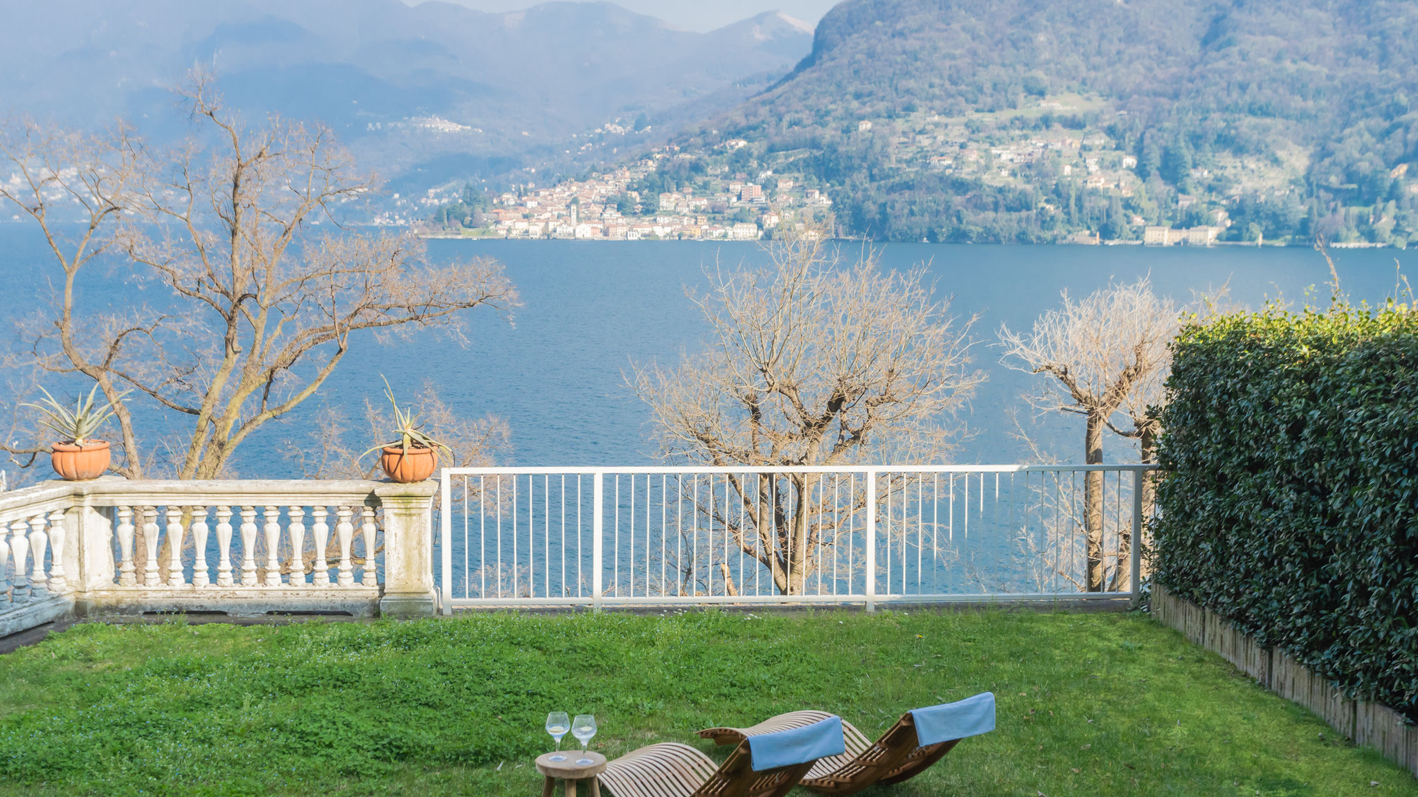 RentAllComo Moltrasio  Besana 9 on the Lake - Private garden & parking