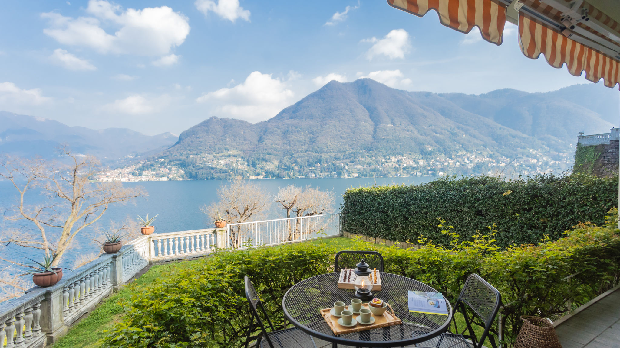 RentAllComo Moltrasio  Besana 9 on the Lake - Private garden & parking