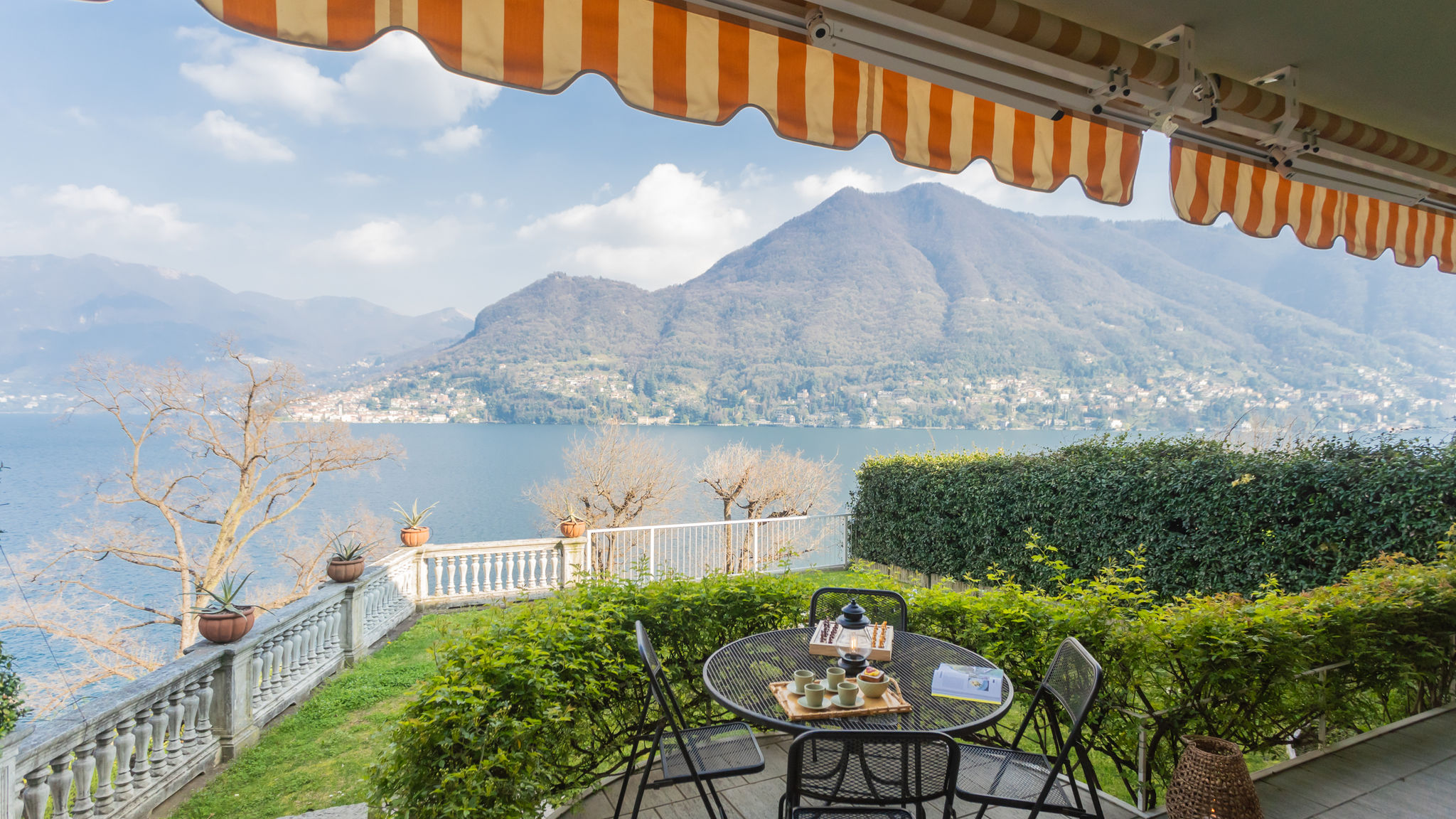 RentAllComo Moltrasio  Besana 9 on the Lake - Private garden & parking