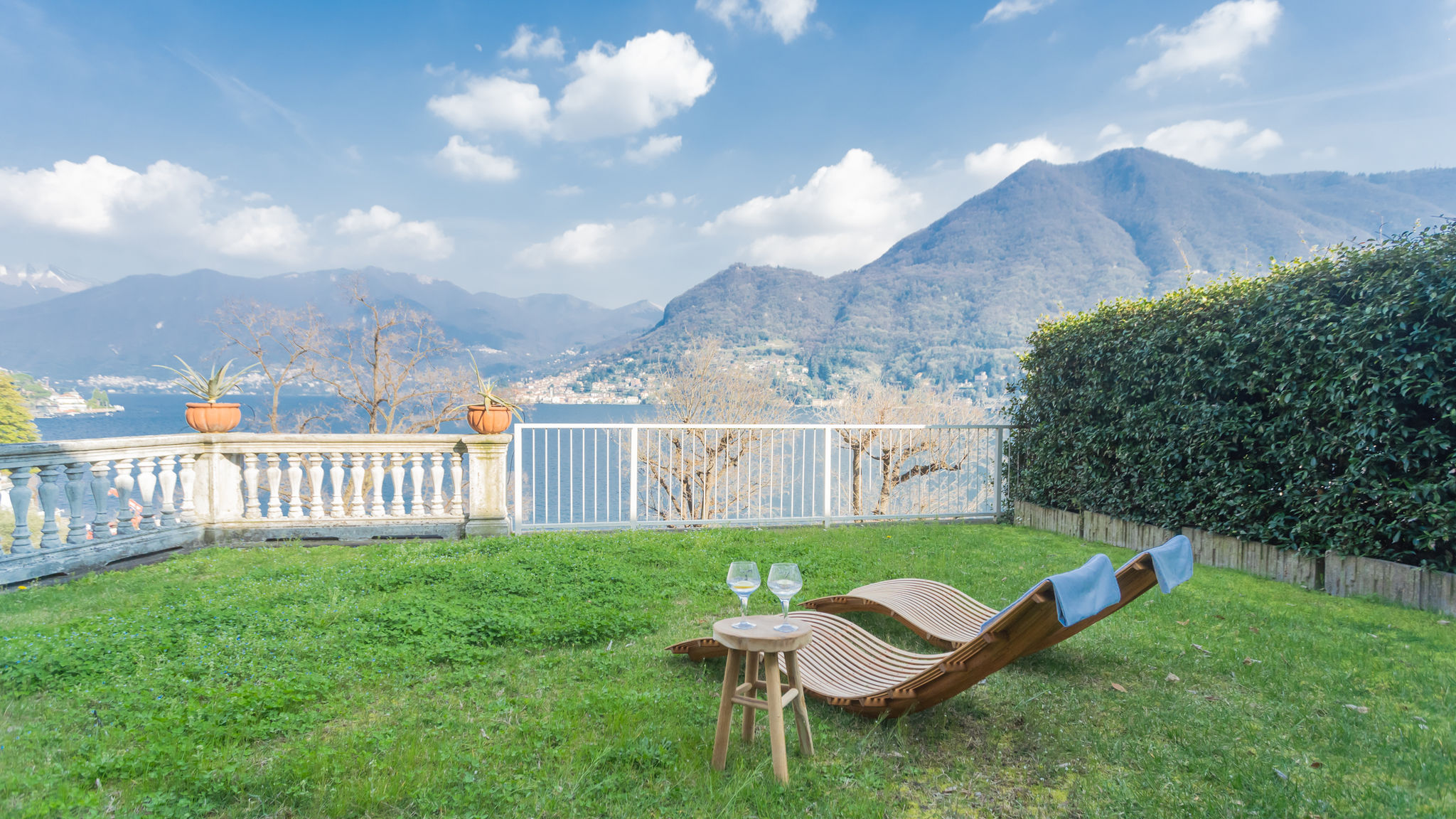 RentAllComo Moltrasio  Besana 9 on the Lake - Private garden & parking