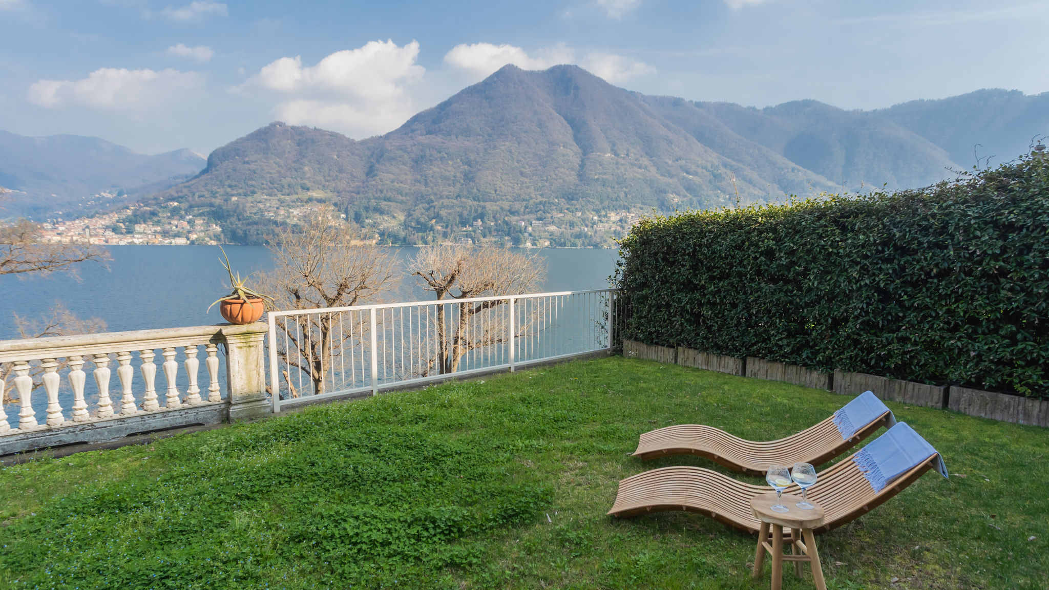 RentAllComo Moltrasio  Besana 9 on the Lake - Private garden & parking