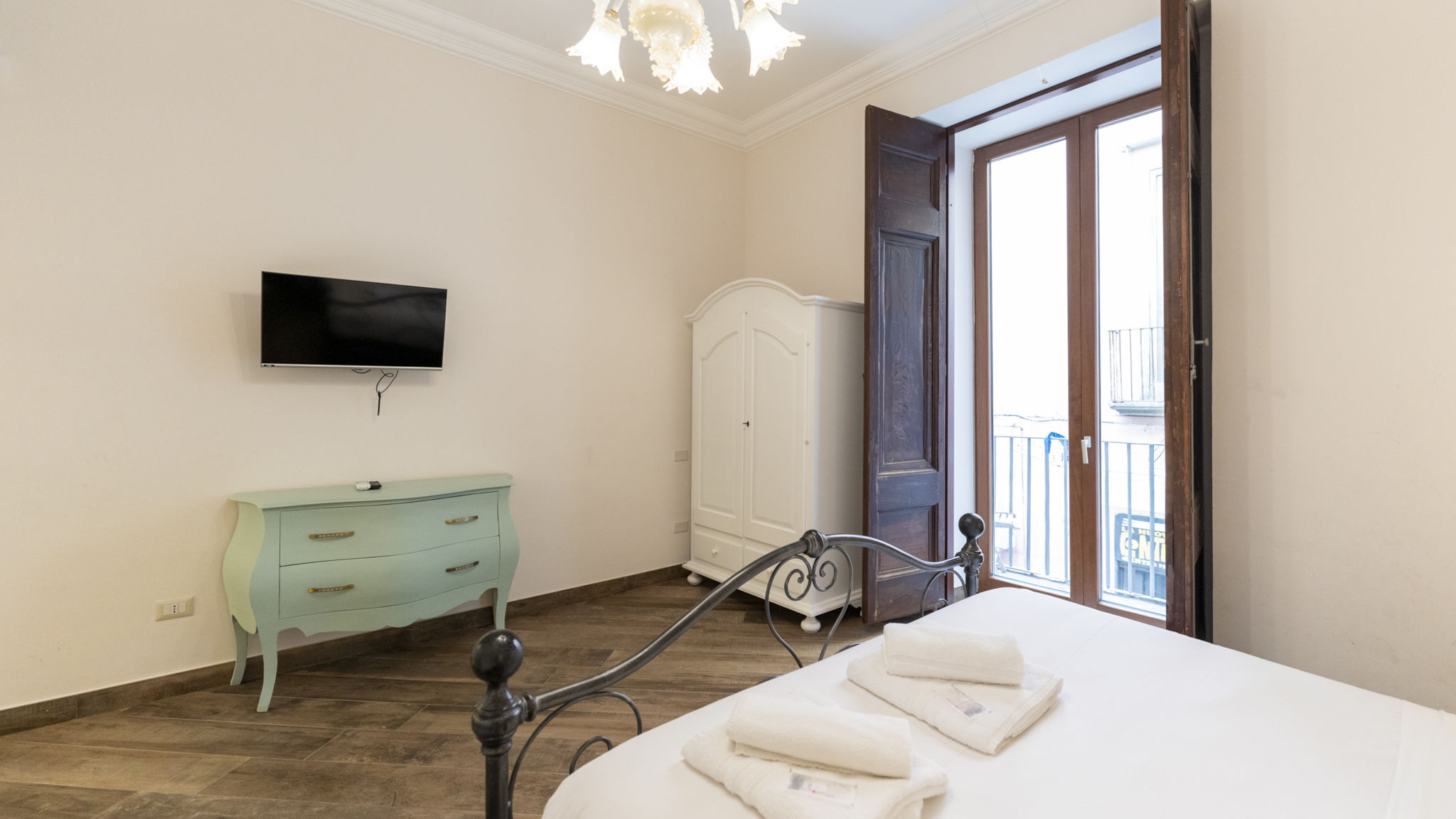 MyBnb Napoli Plebiscito Deluxe rooms - Camera 1