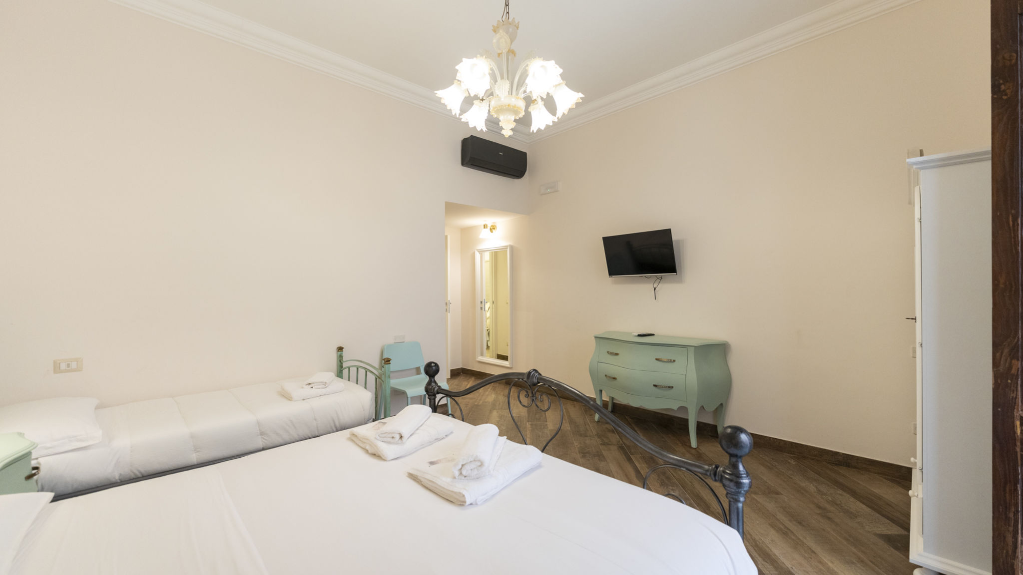 MyBnb Napoli Plebiscito Deluxe rooms - Camera 1