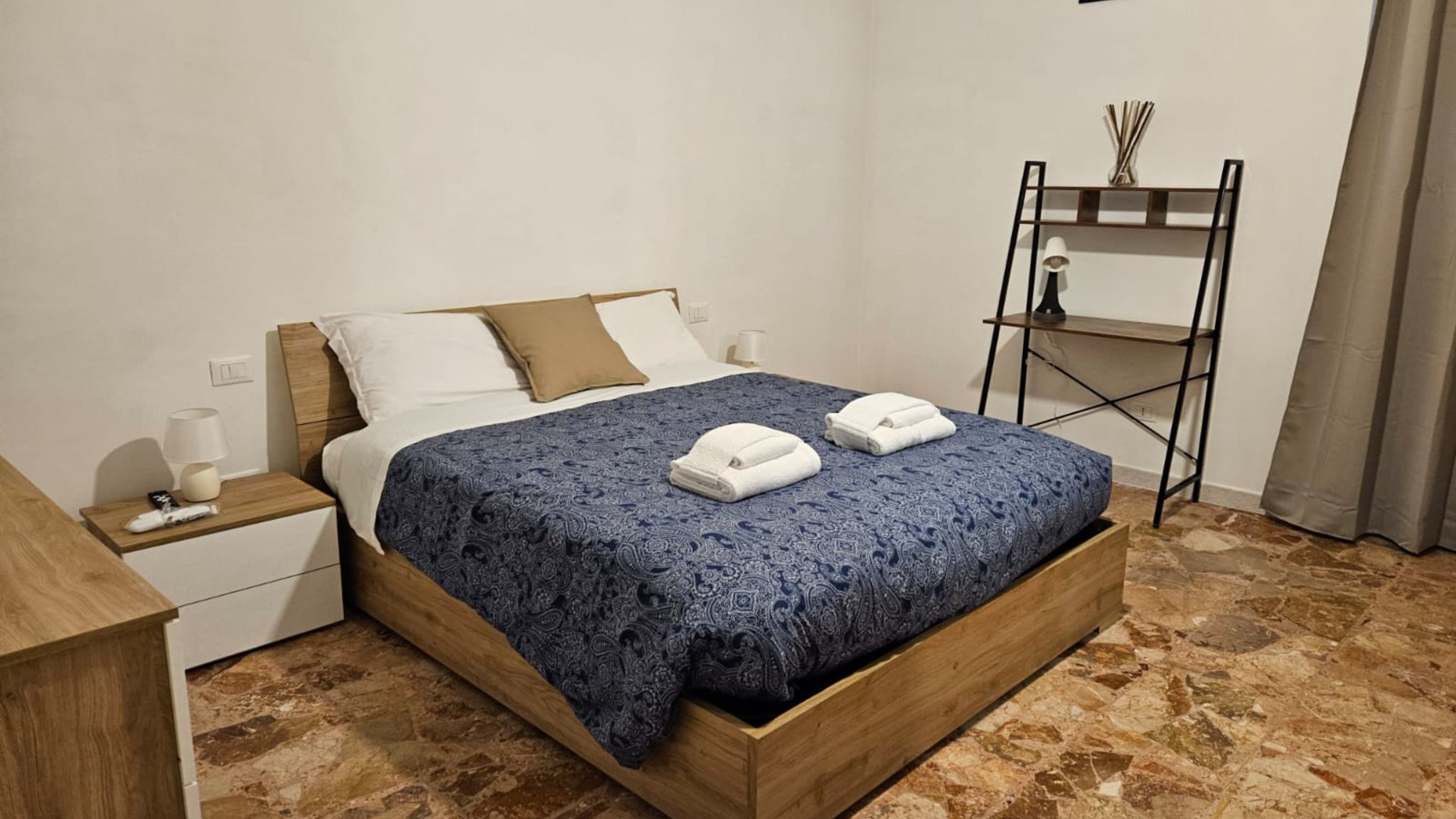 Stendardi's House - Stanza 2 Bagno Esterno_OLD_OWNER