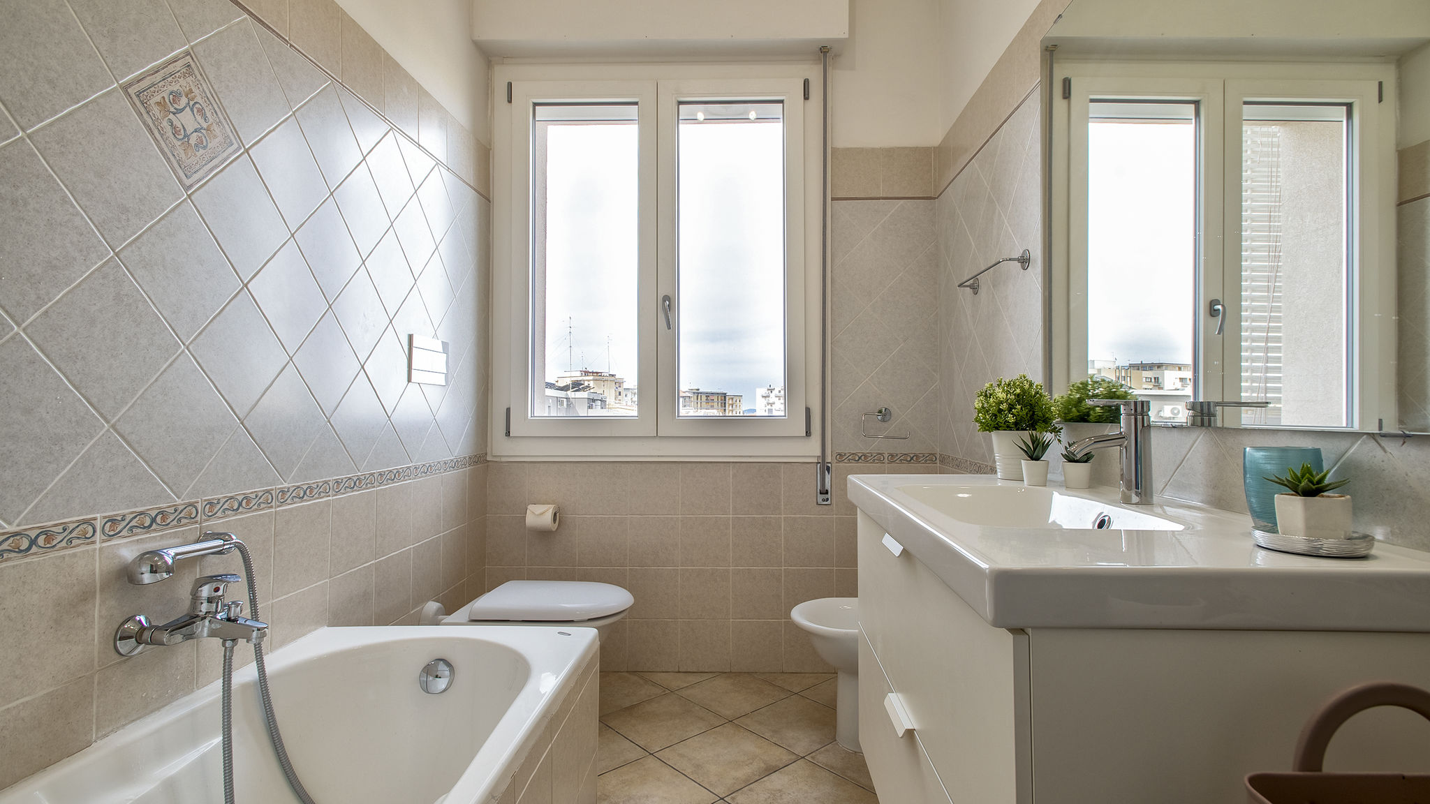 Italianway Sassari Sardinia Re - Emerald House