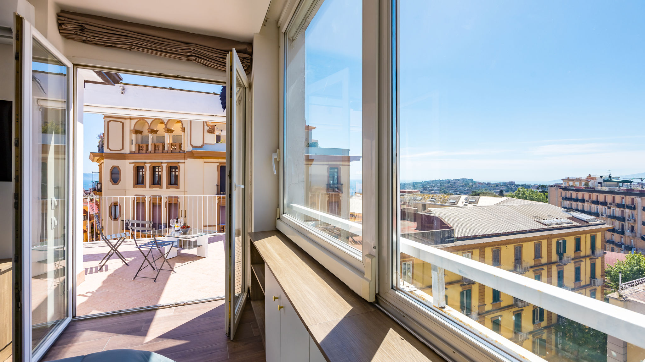 Napoliapartments.it (per Apt commercializzati) Napoli Chiave di Fuga - Doppia Deluxe -  Camera 5