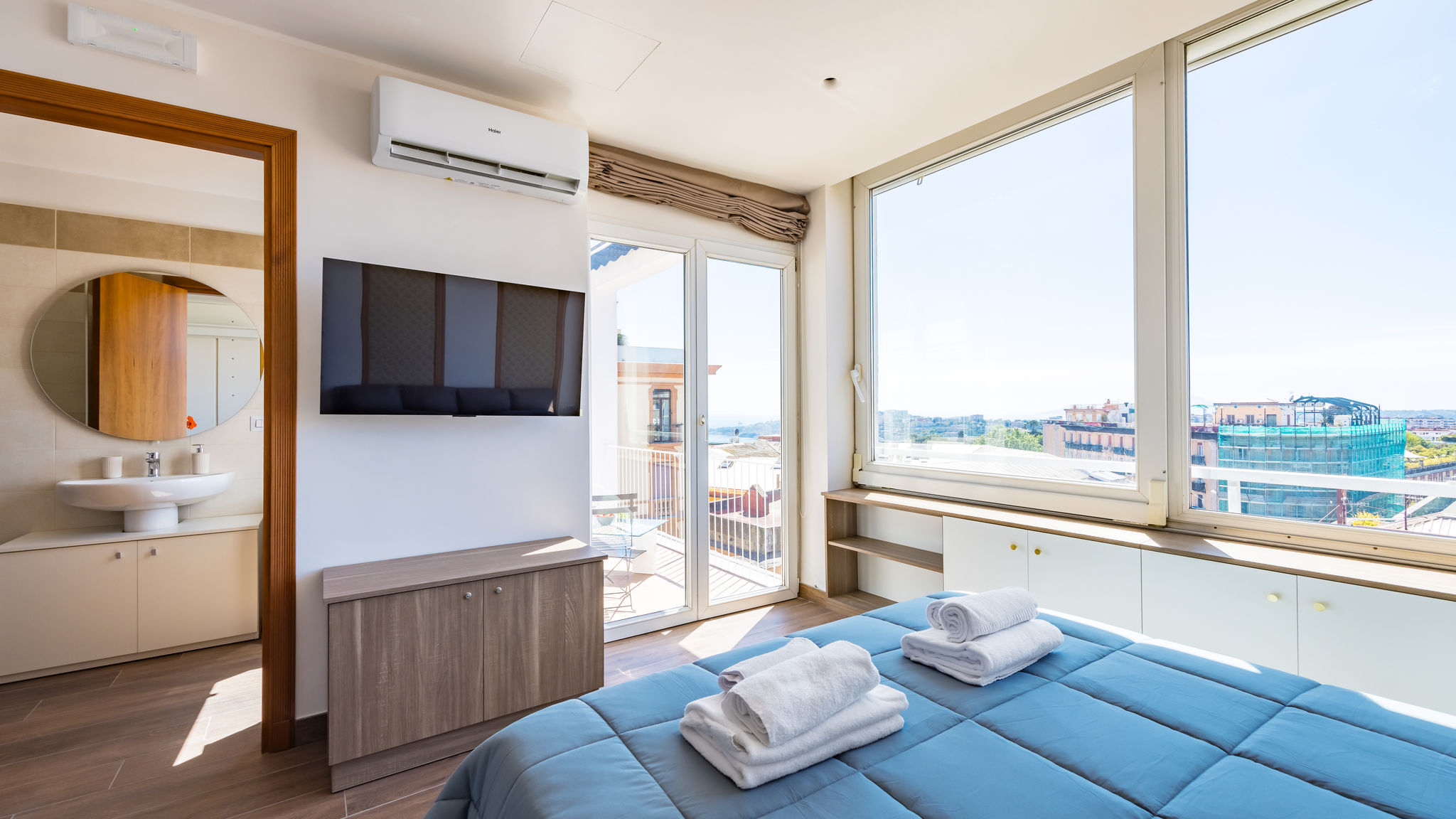 Napoliapartments.it (per Apt commercializzati) Napoli Chiave di Fuga - Doppia Deluxe -  Camera 5