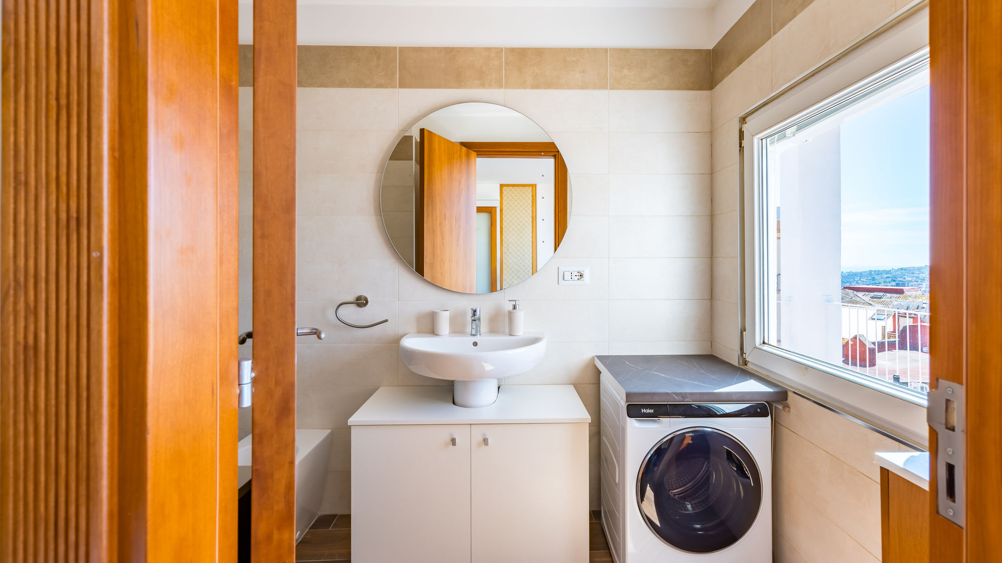 Napoliapartments.it (per Apt commercializzati) Napoli Chiave di Fuga - Doppia Deluxe -  Camera 5