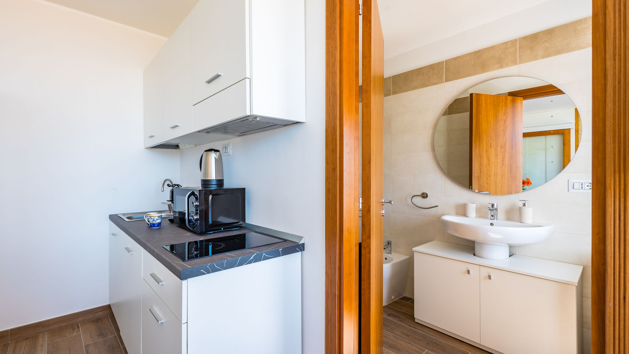 Napoliapartments.it (per Apt commercializzati) Napoli Chiave di Fuga - Doppia Deluxe -  Camera 5