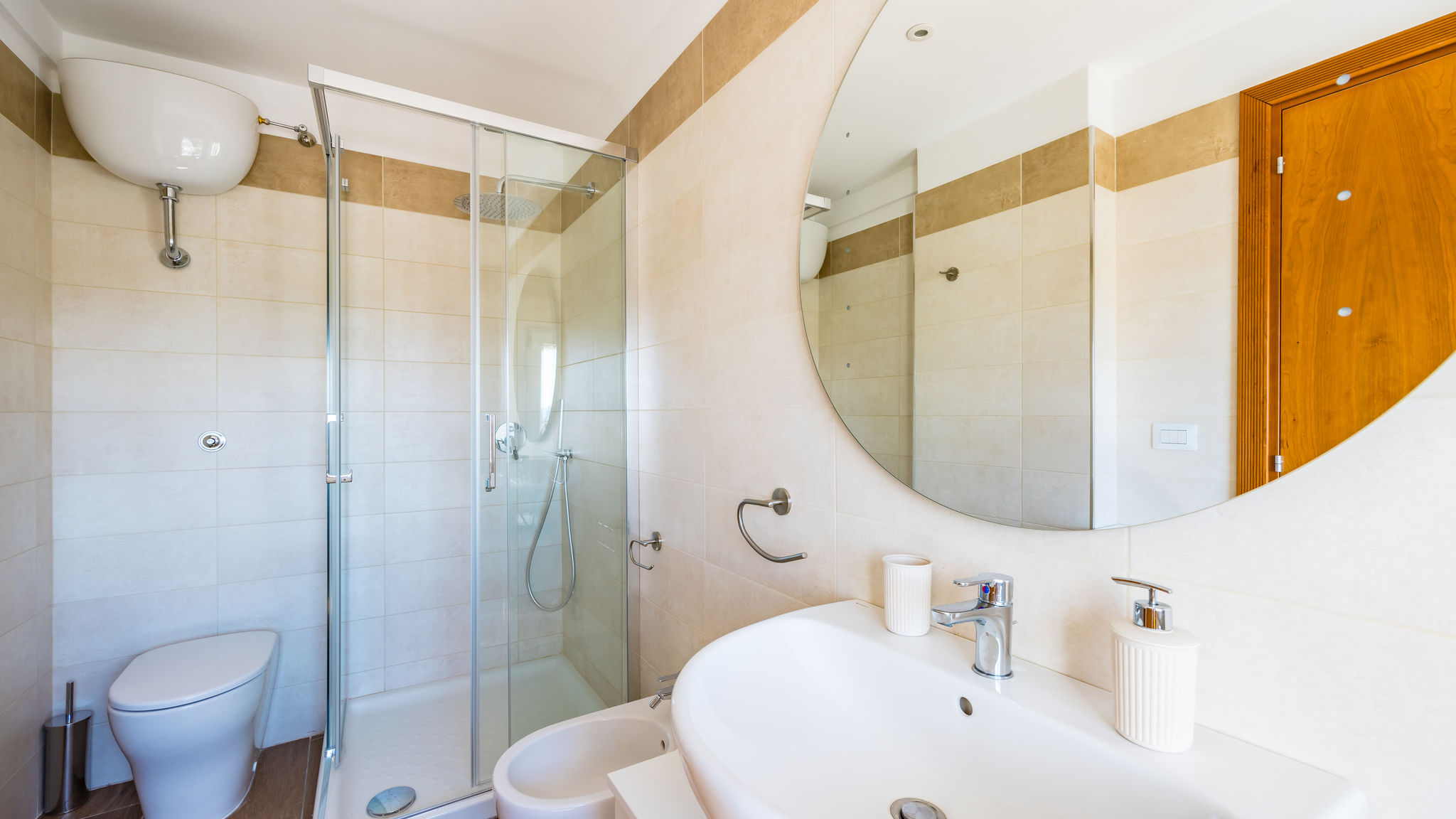 Napoliapartments.it (per Apt commercializzati) Napoli Chiave di Fuga - Doppia Deluxe -  Camera 5