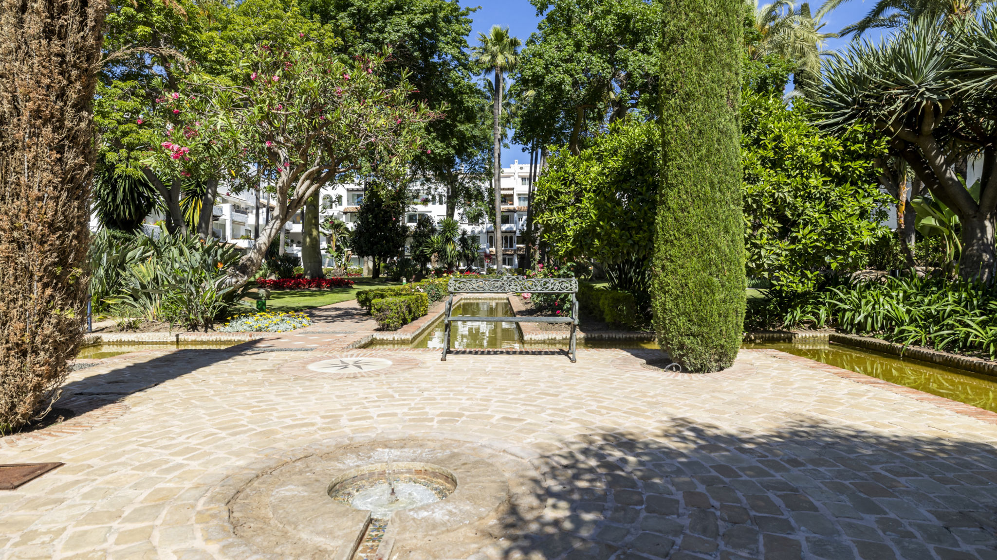 La Alcazaba flat with pool in Marbella - Ref M47