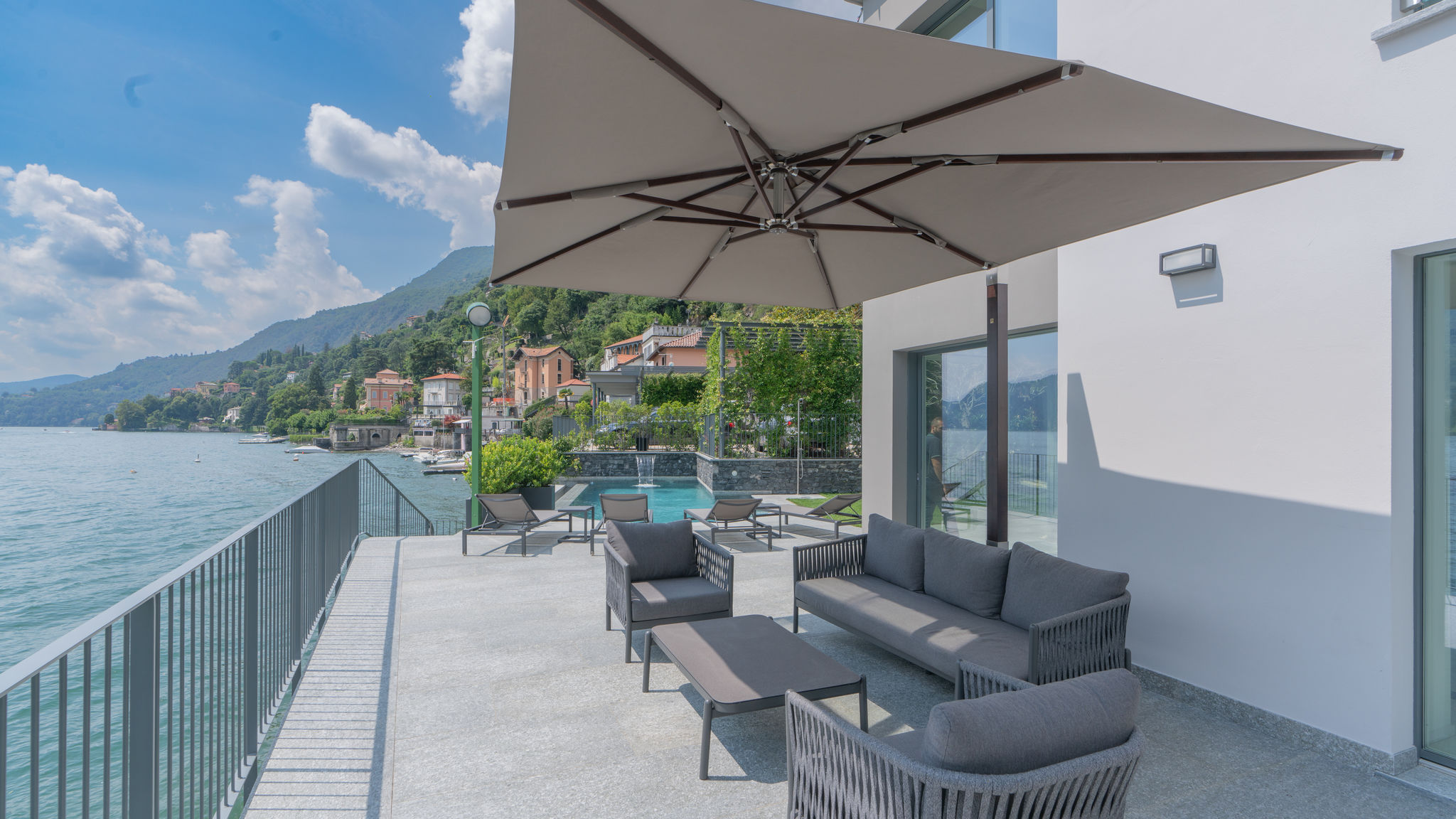 Italianway Carate Urio Villa White by MyVillaCollection