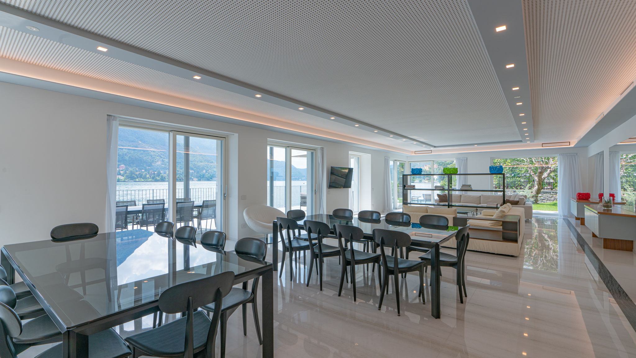 Italianway Carate Urio Villa White by MyVillaCollection