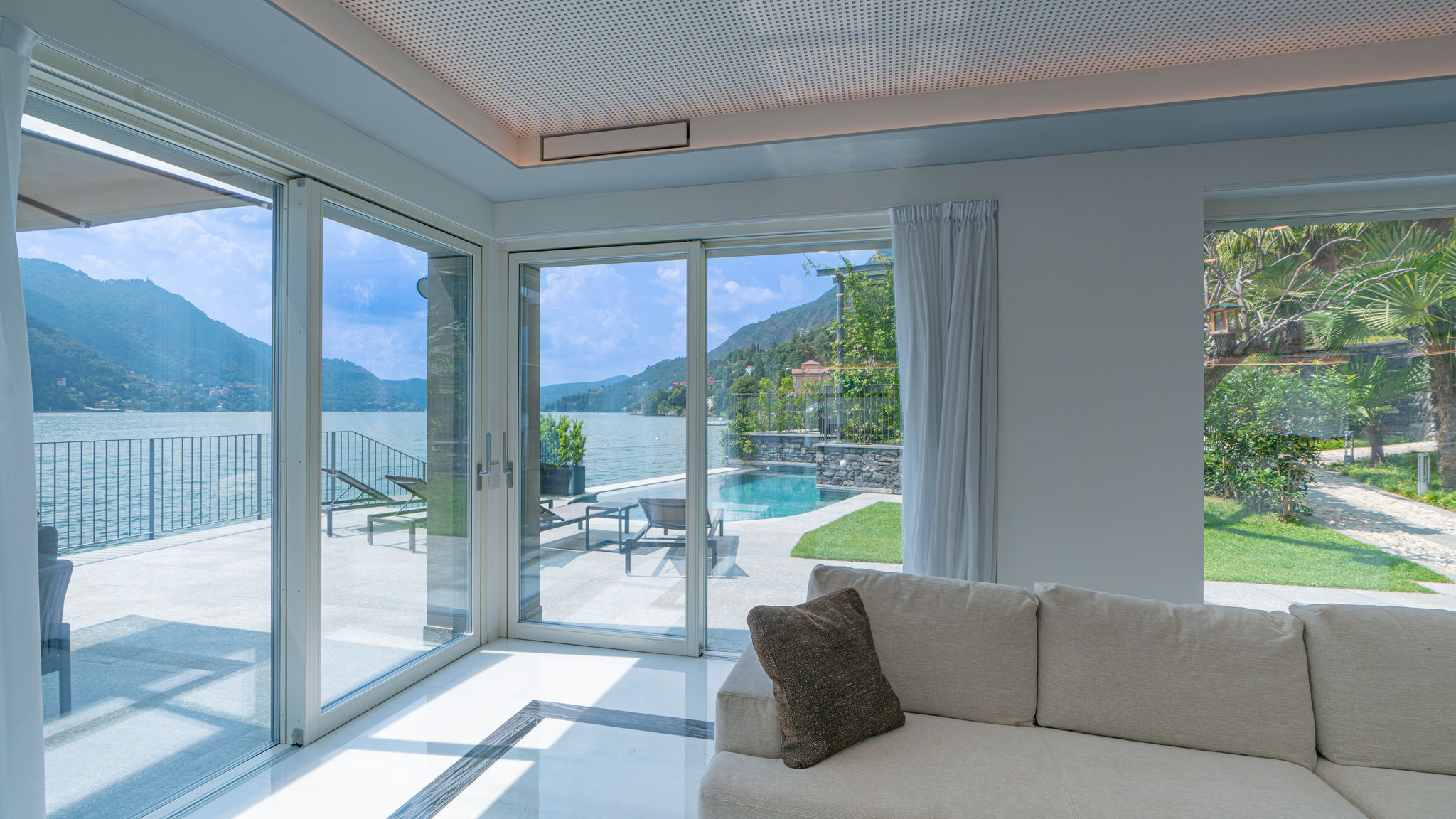 Italianway Carate Urio Villa White by MyVillaCollection
