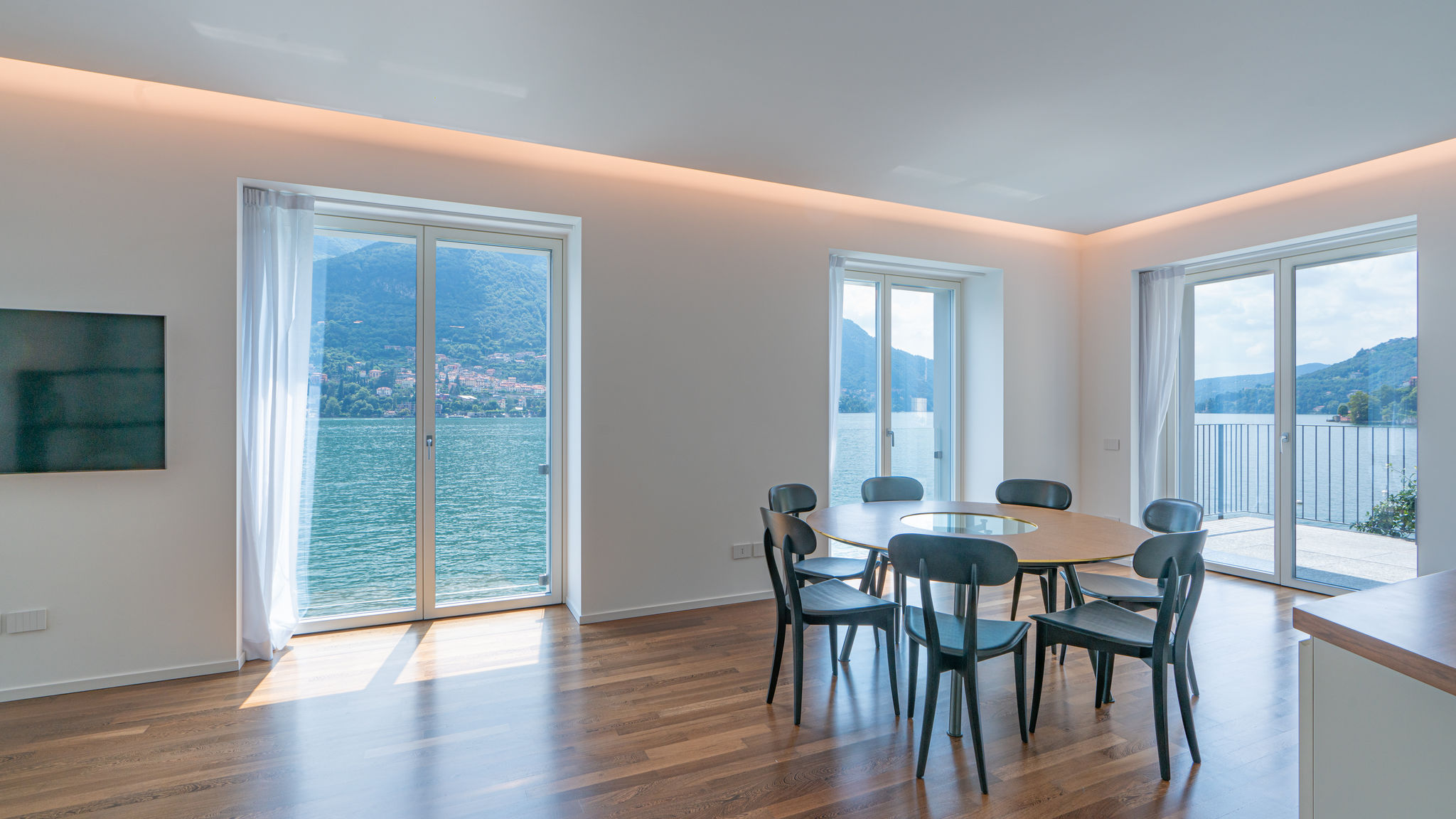 Italianway Carate Urio Villa White by MyVillaCollection
