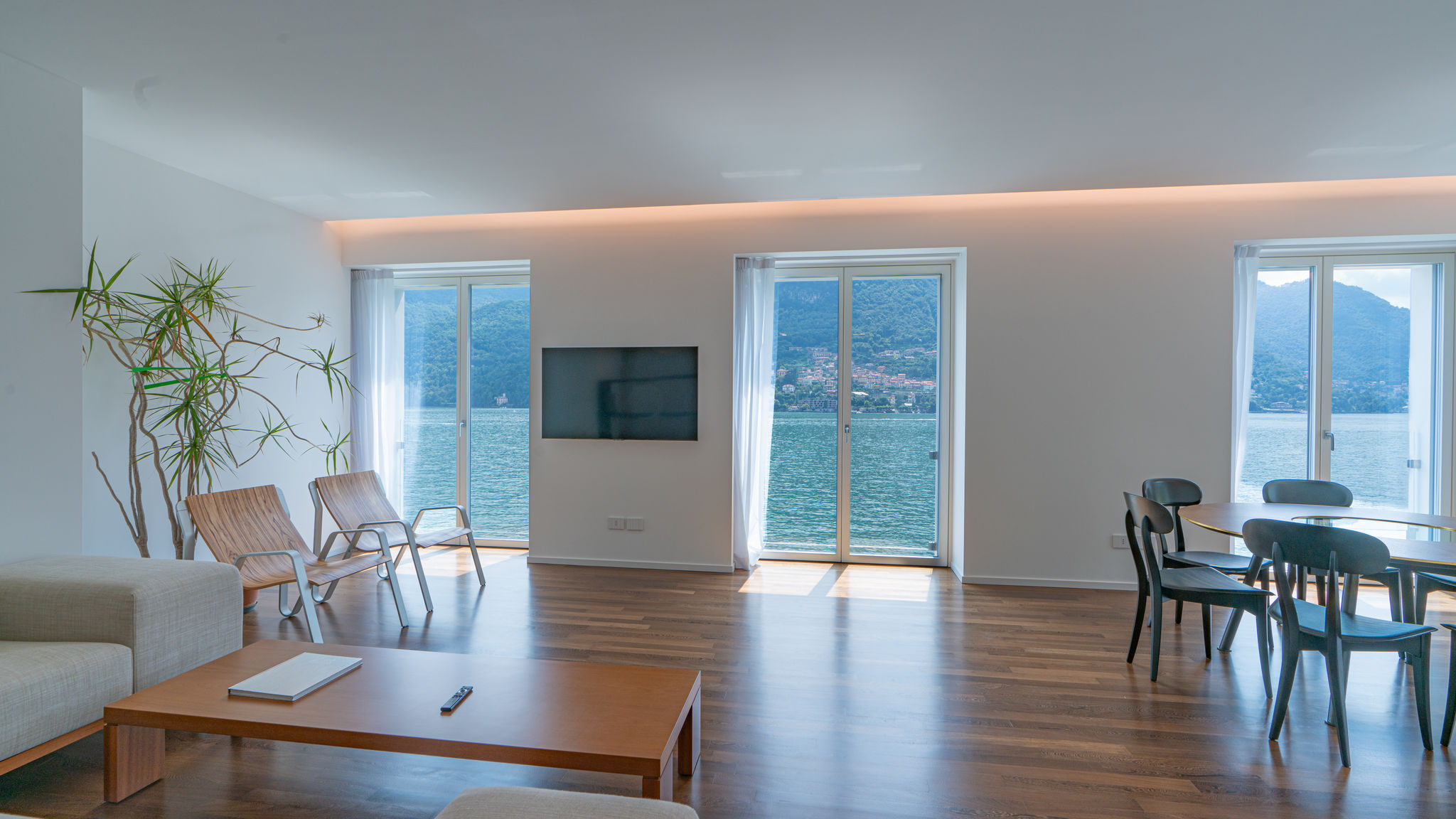 Italianway Carate Urio Villa White by MyVillaCollection