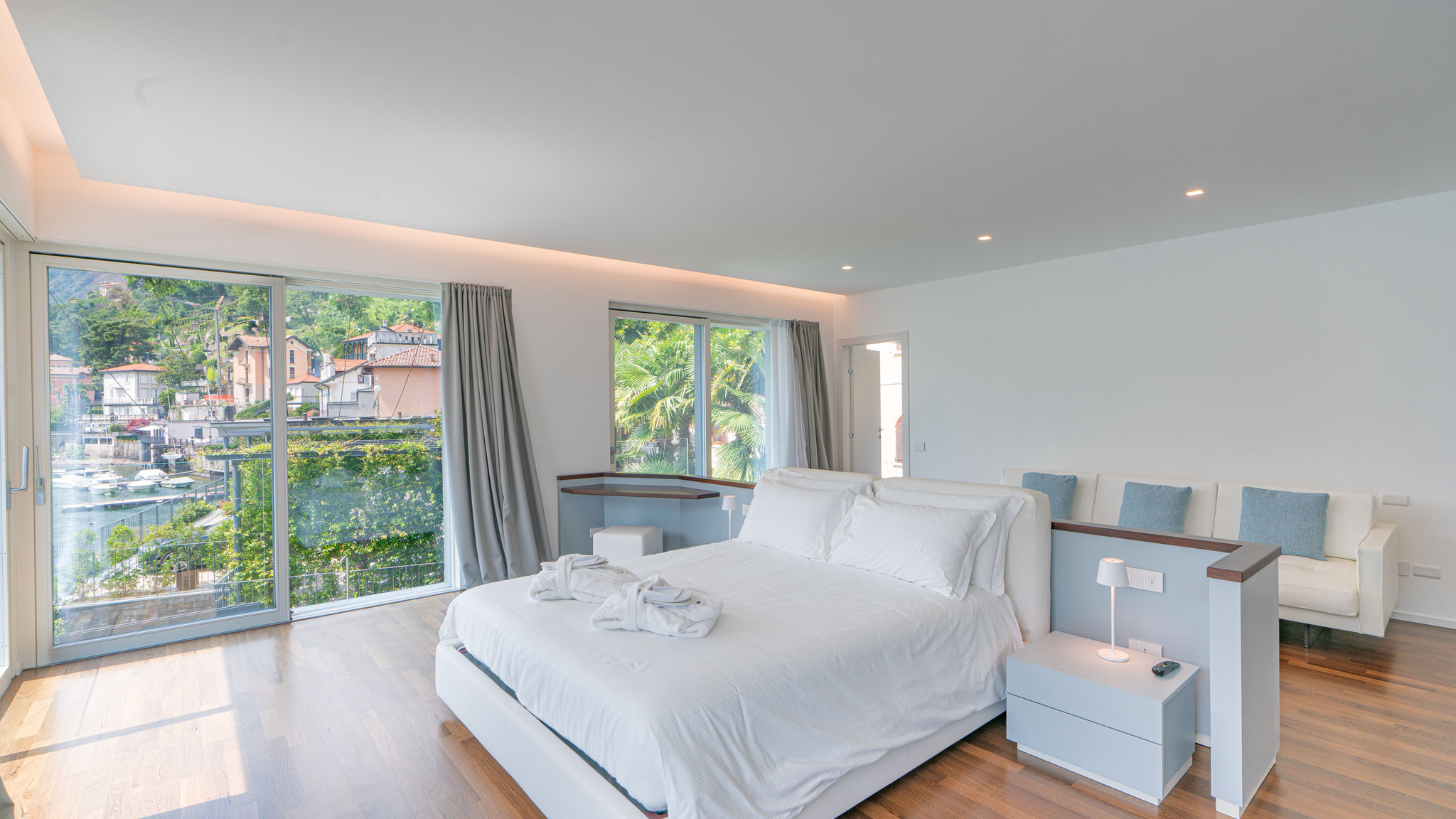 Italianway Carate Urio Villa White by MyVillaCollection