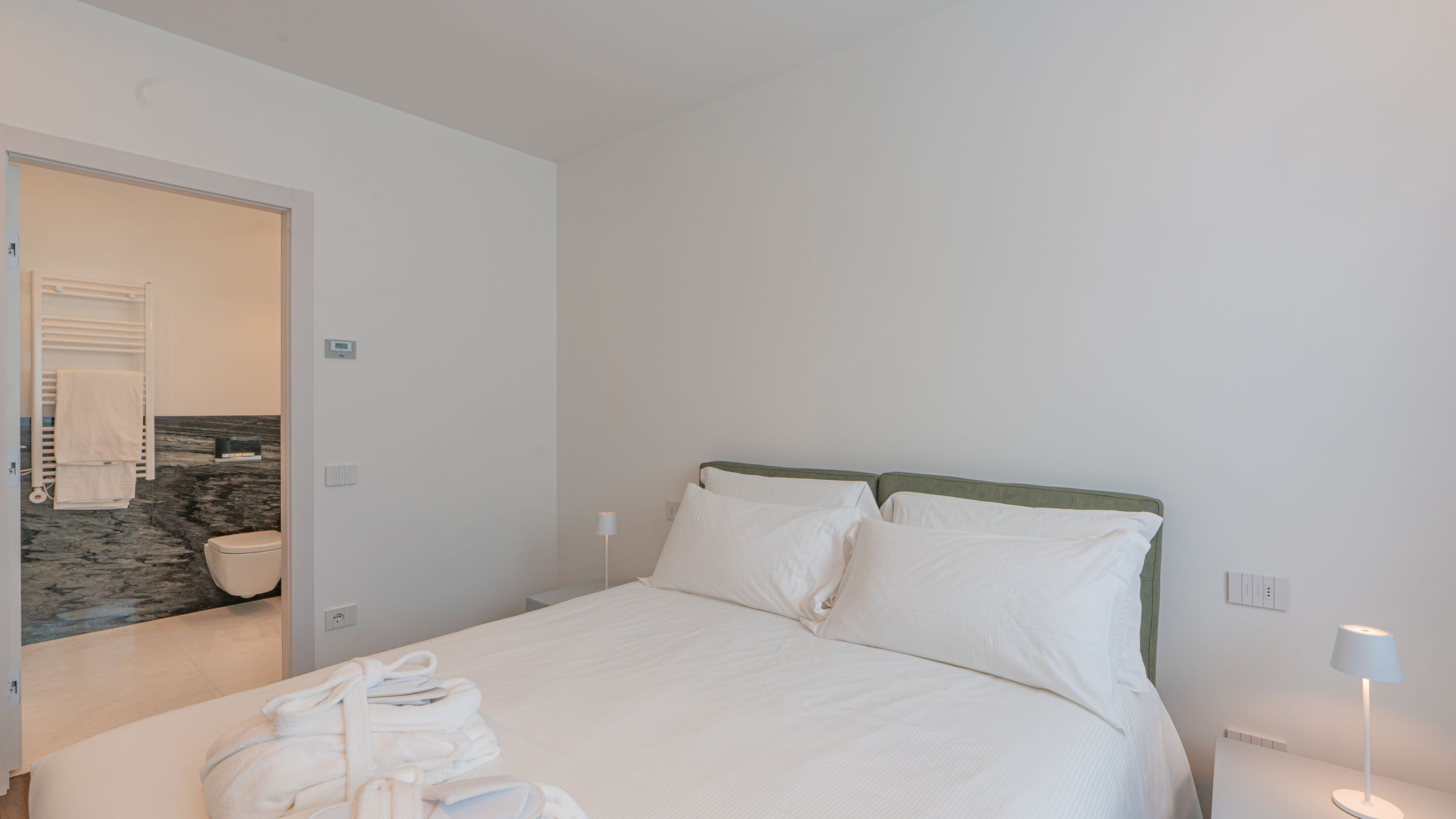Italianway Carate Urio Villa White by MyVillaCollection