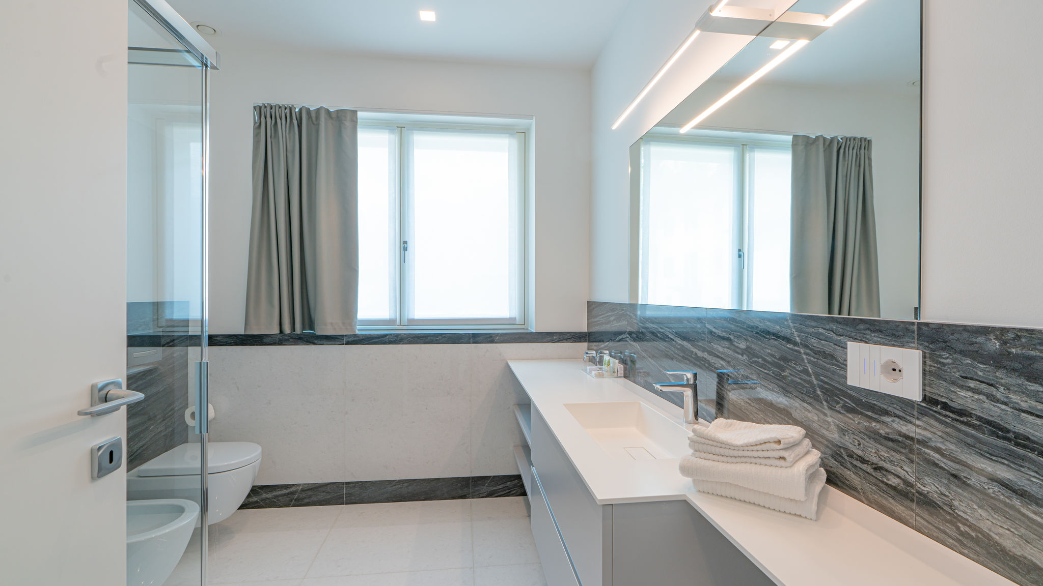 Italianway Carate Urio Villa White by MyVillaCollection