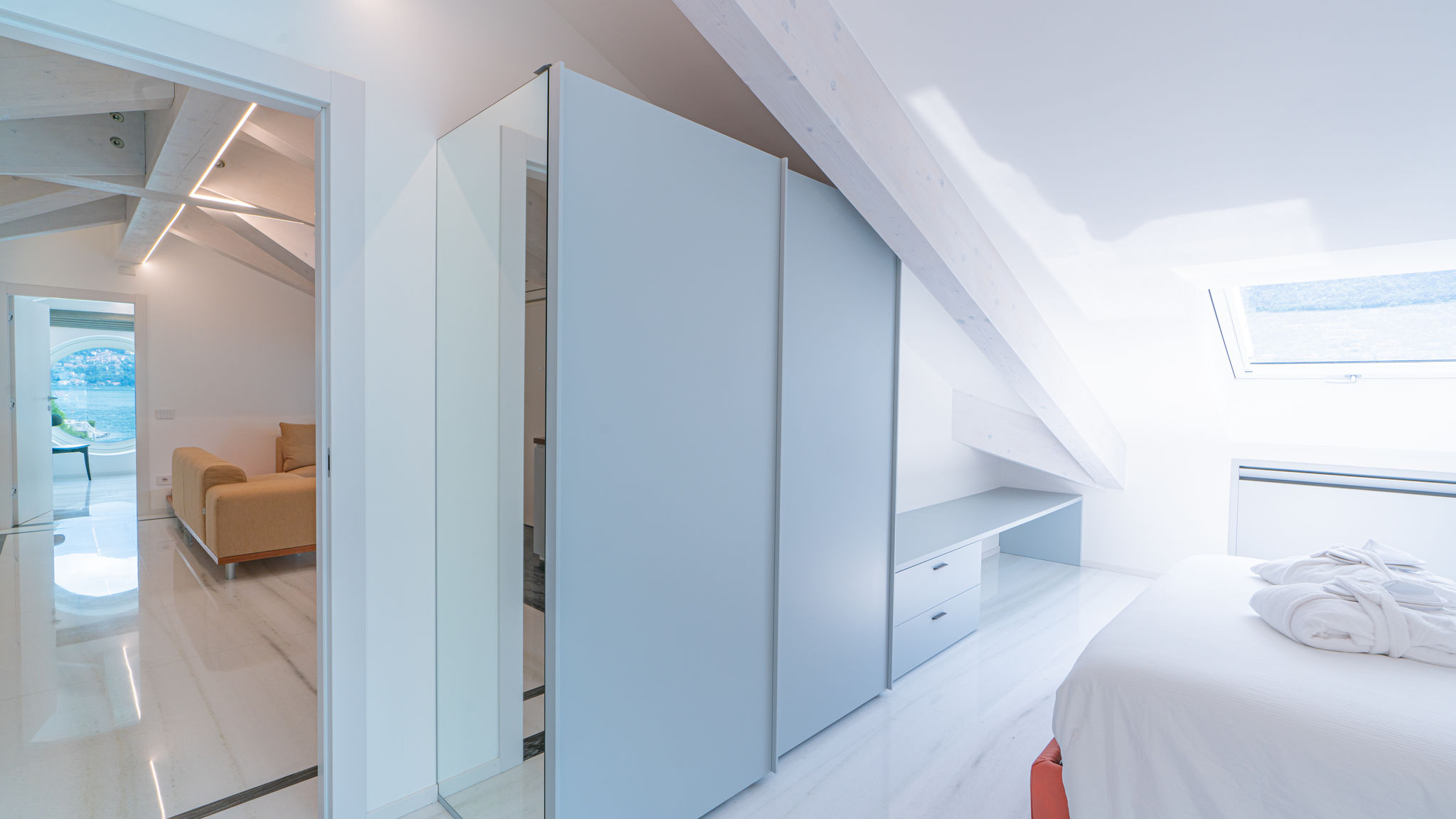Italianway Carate Urio Villa White by MyVillaCollection